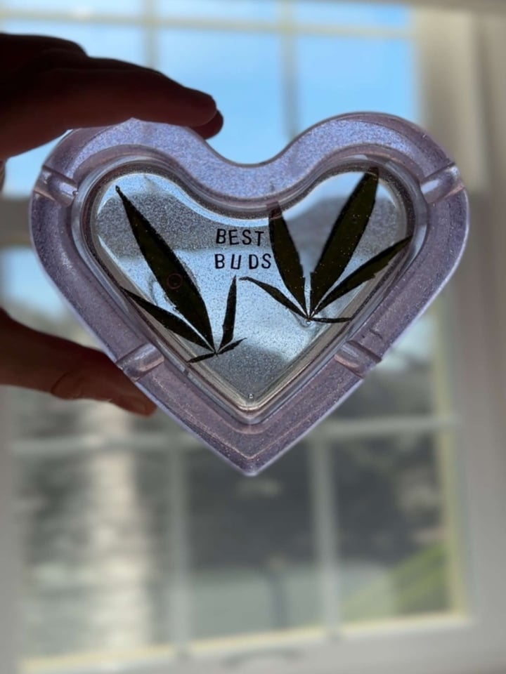 signature best buds heart shaped leaf ashtray in pale lavender Image