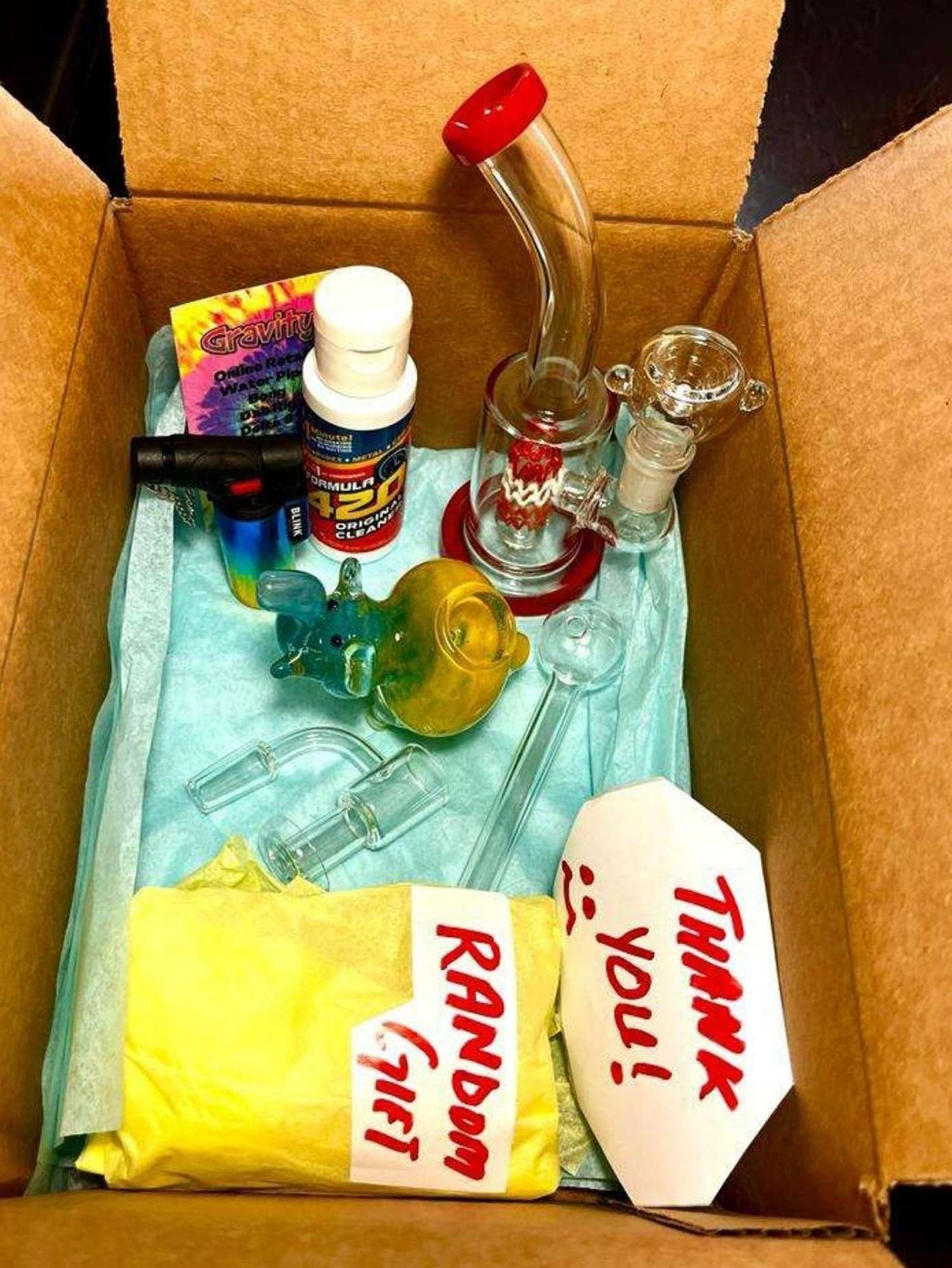 Preview pic of Valentine Love Bong Box