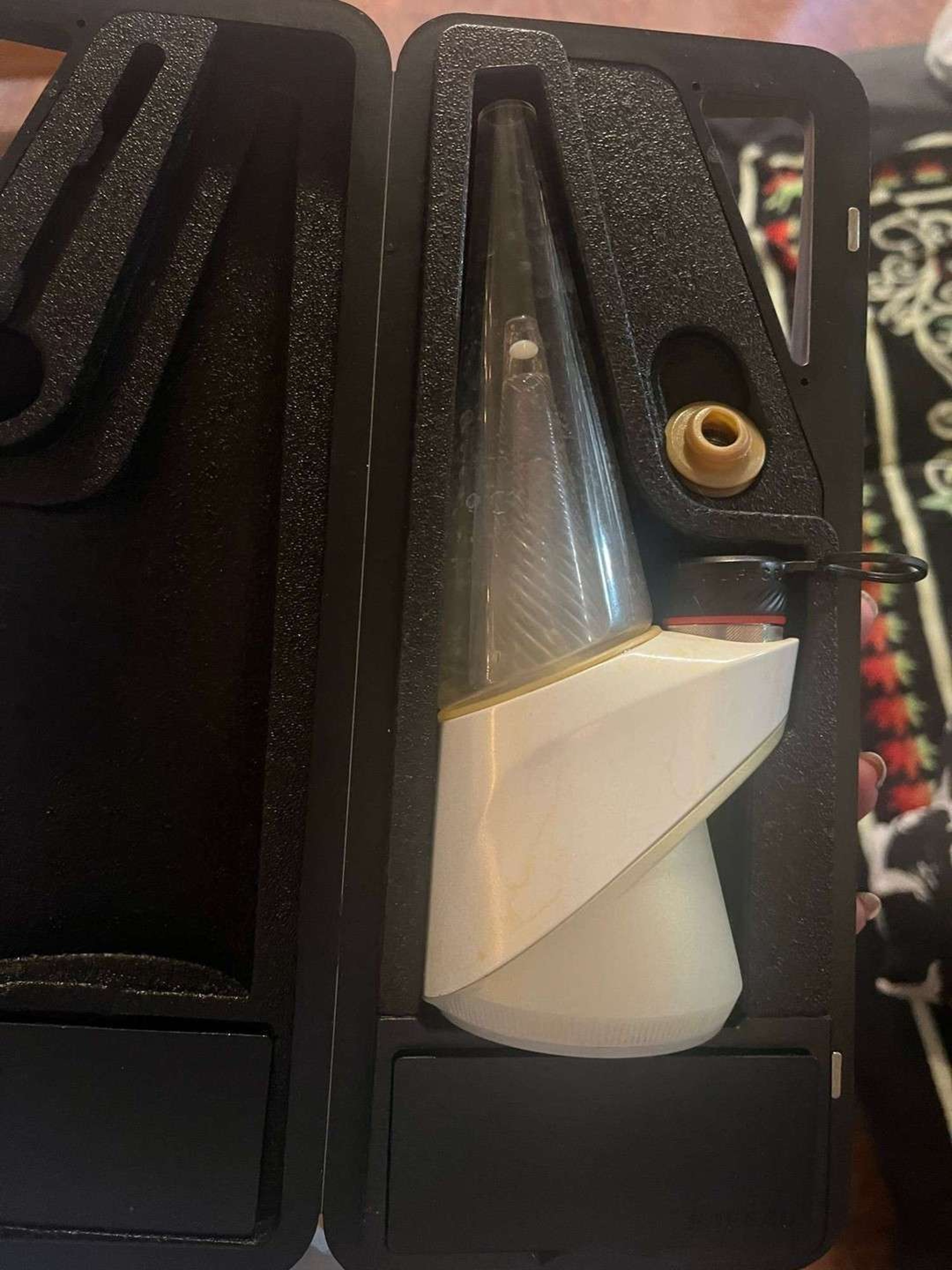 Preview pic of Puffco opal limited edition 