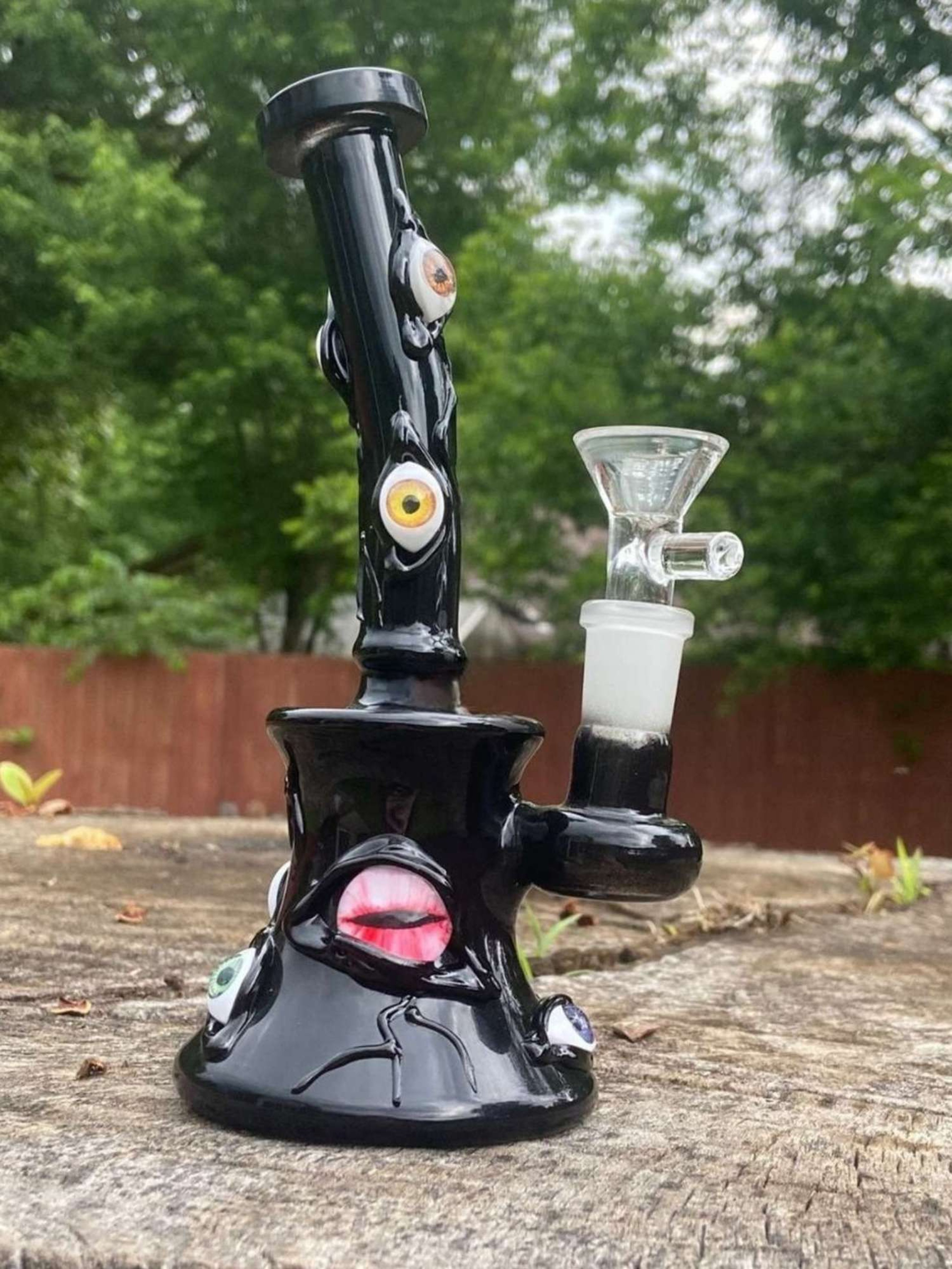 Preview pic of 7" Eye Monster Bong Rig