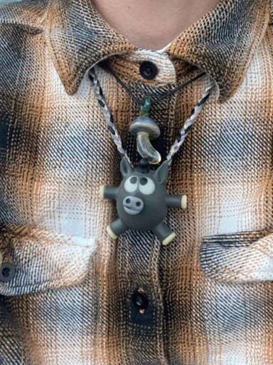 Preview pic of Black cow Rmorrison Glass Pendant 