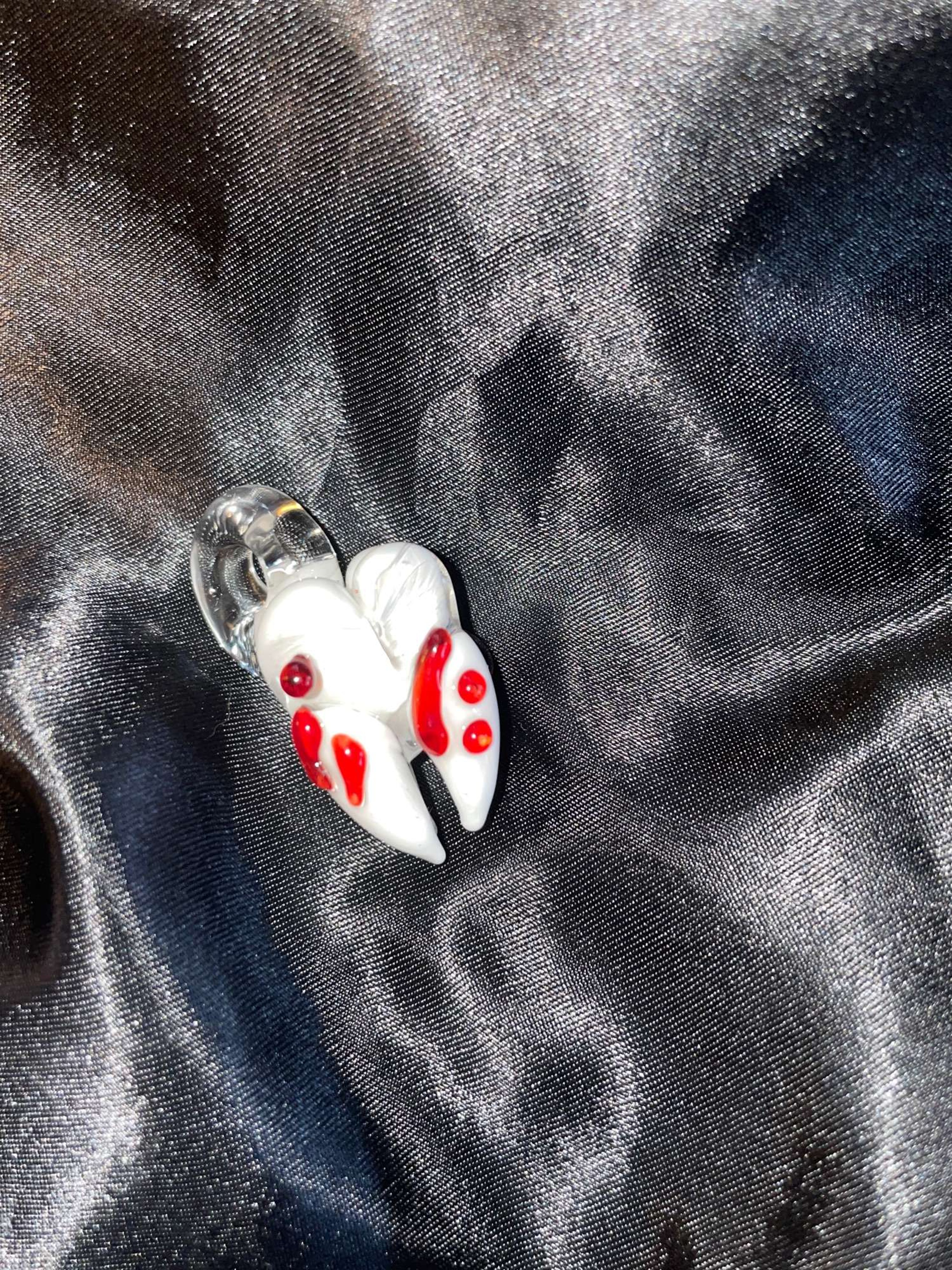 Setteglass tooth pendant image 0