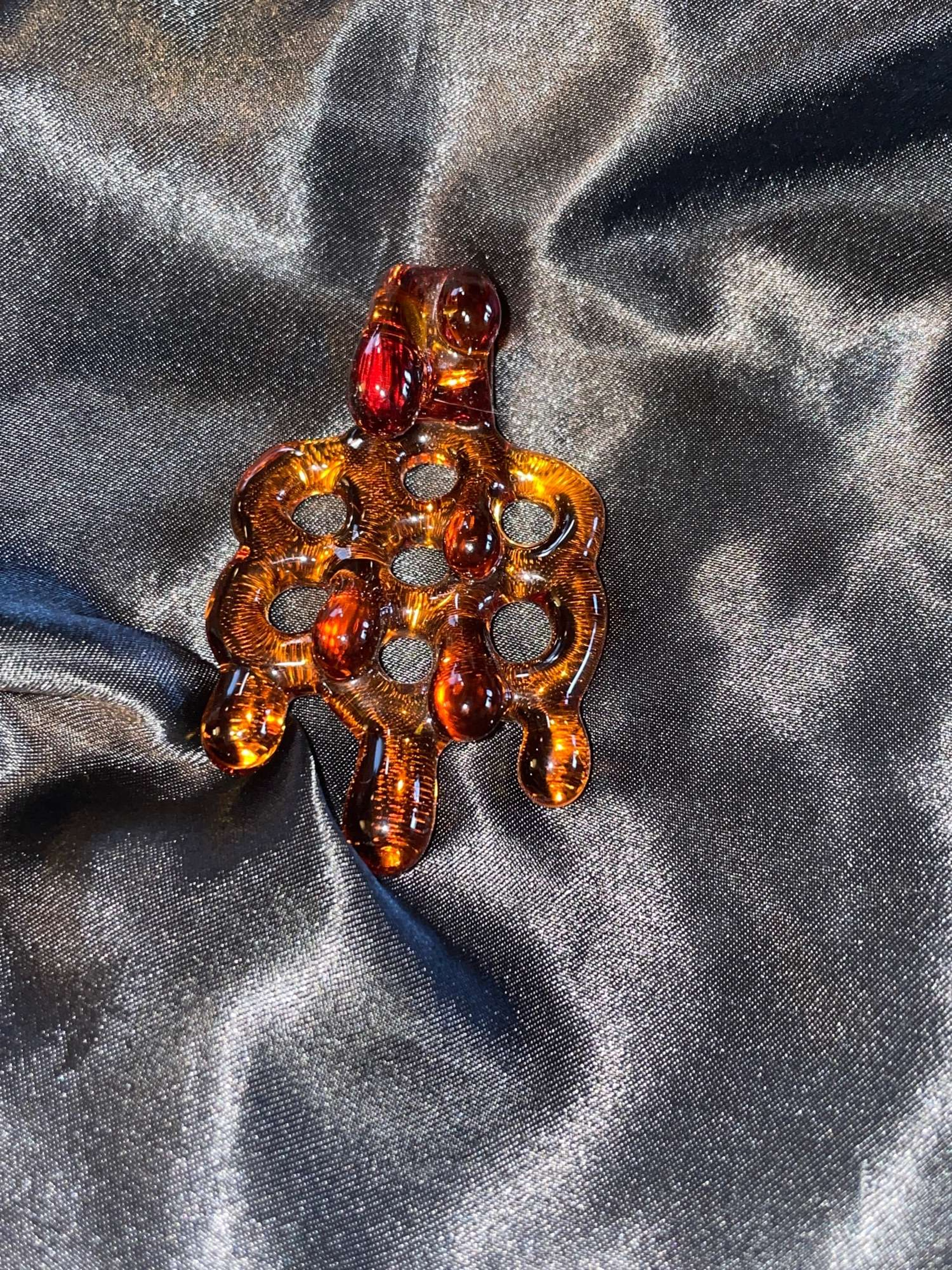 Glyph pendy image 0