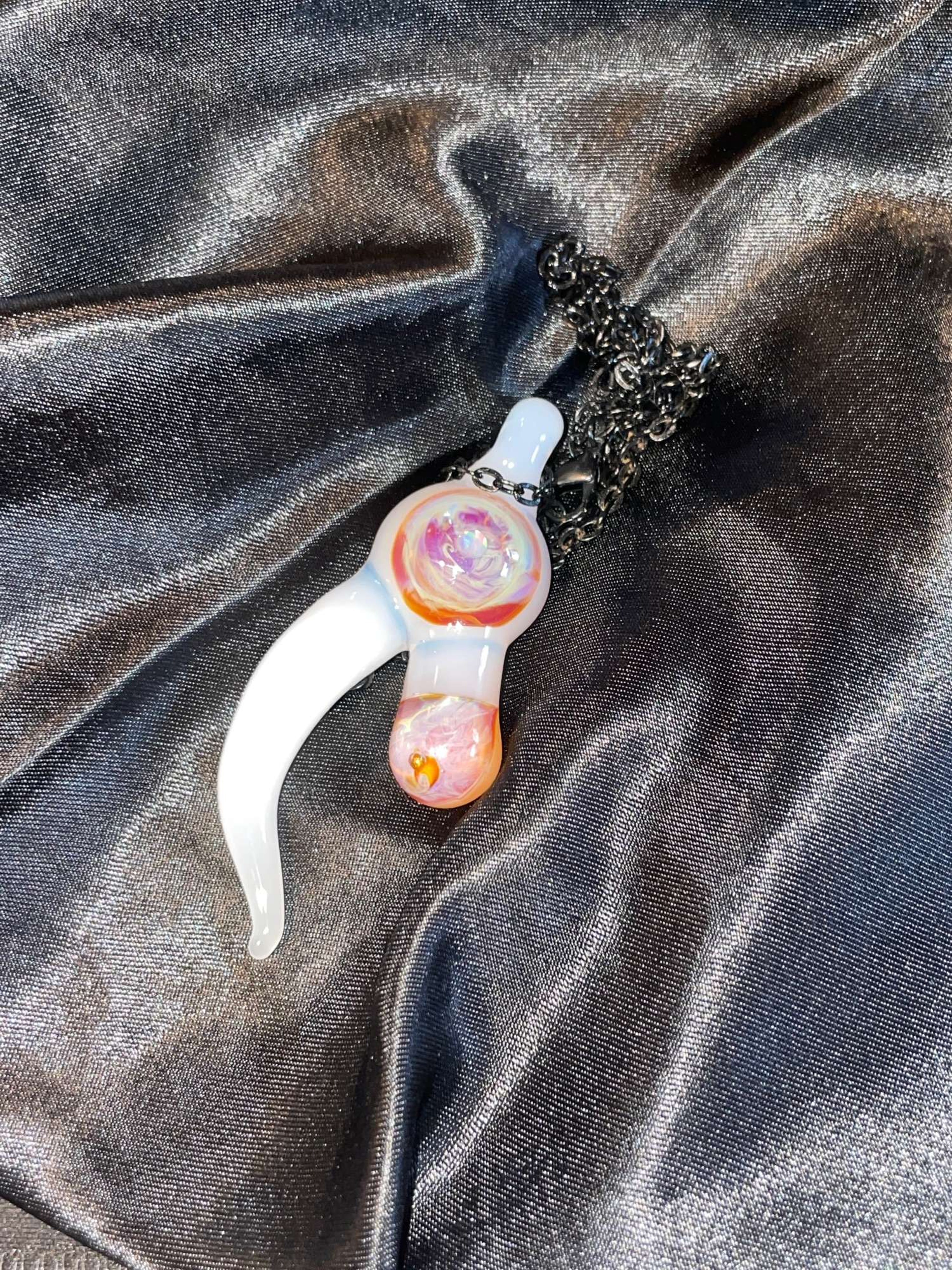 Shedhead glass pendy image 0