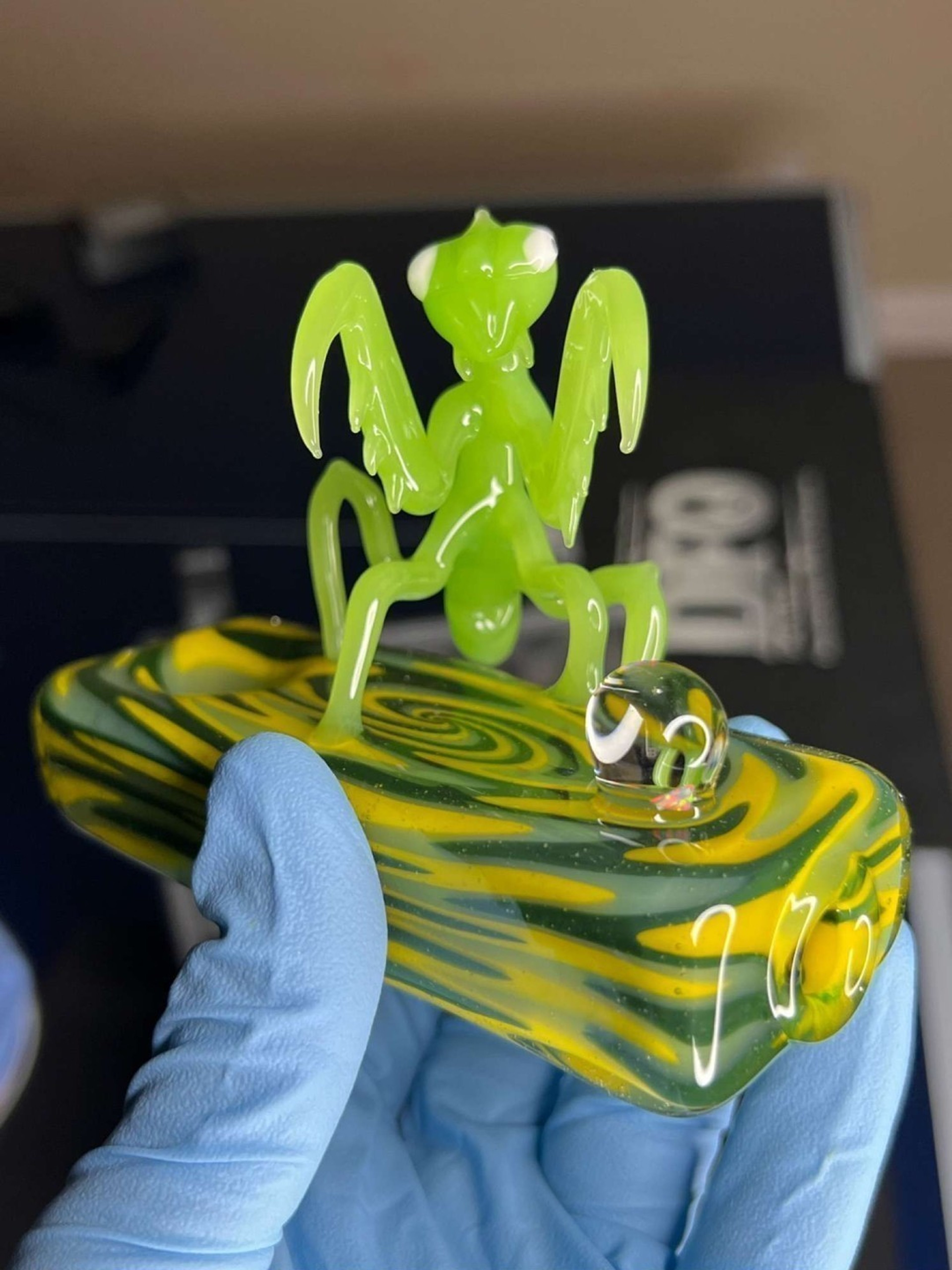 OTW UV Praying Mantis image 0