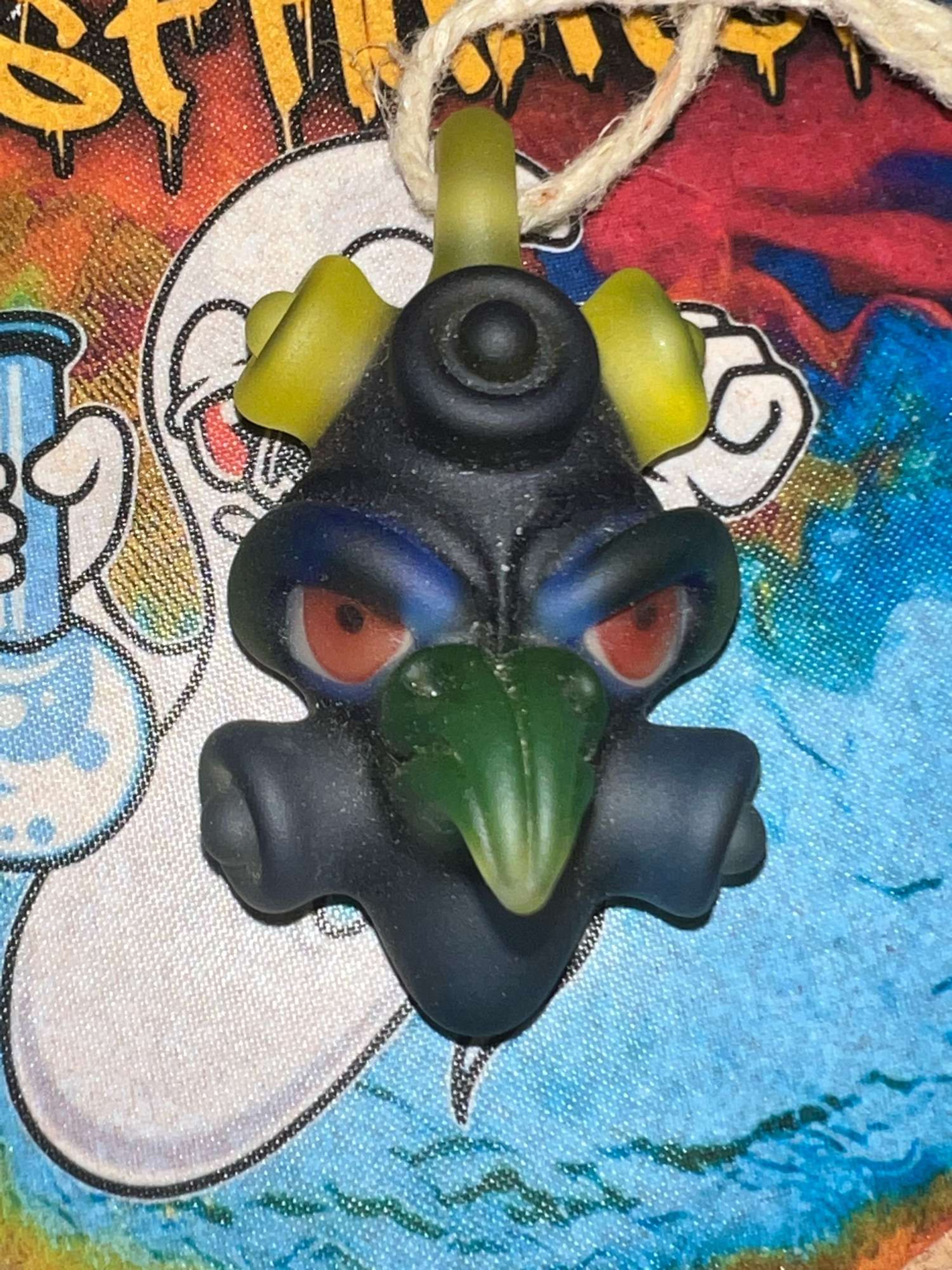 Preview pic of Creep Glass Totem Bird Pendy