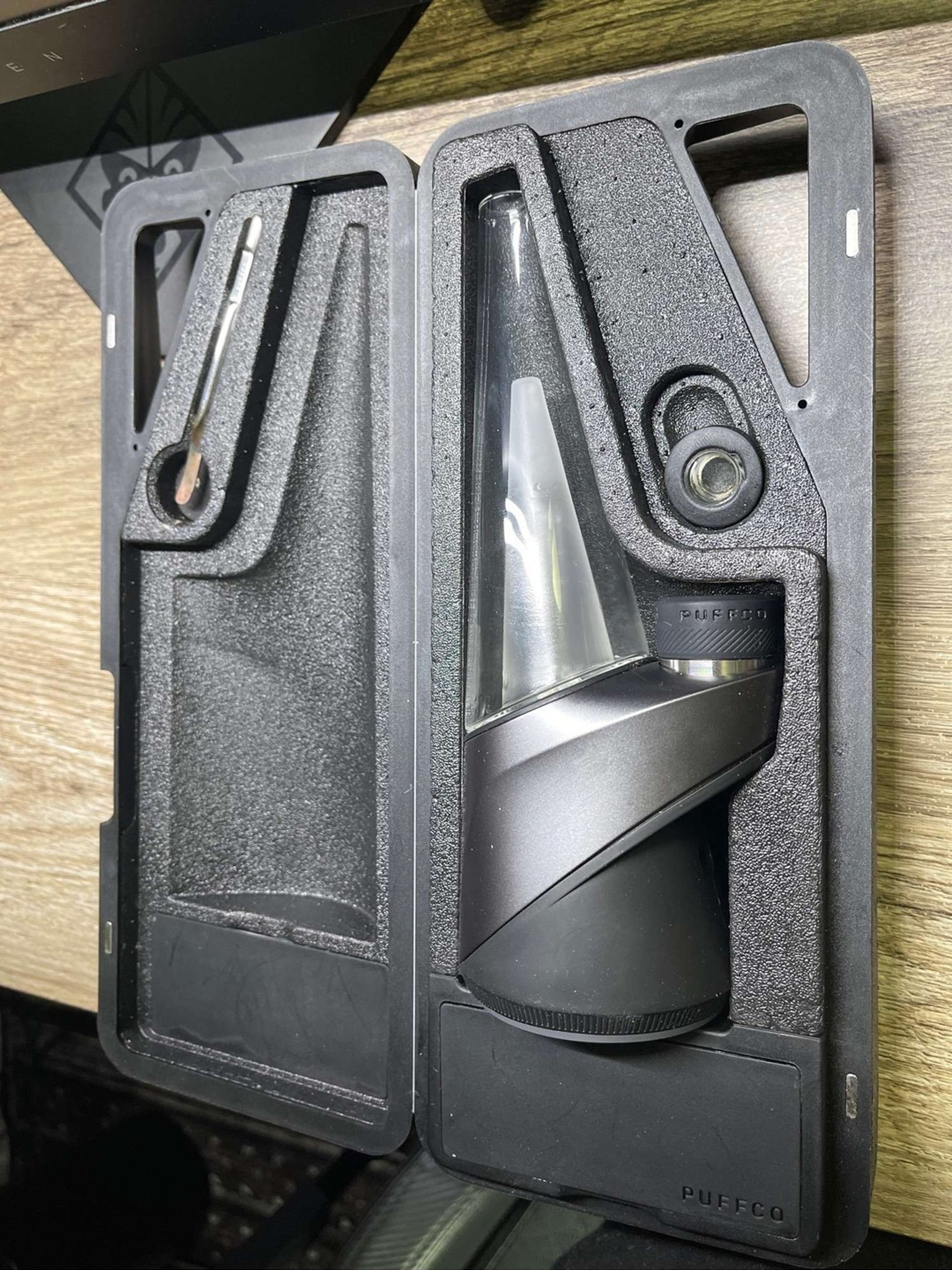 Puffco Peak Pro w/ original case and glass image 0