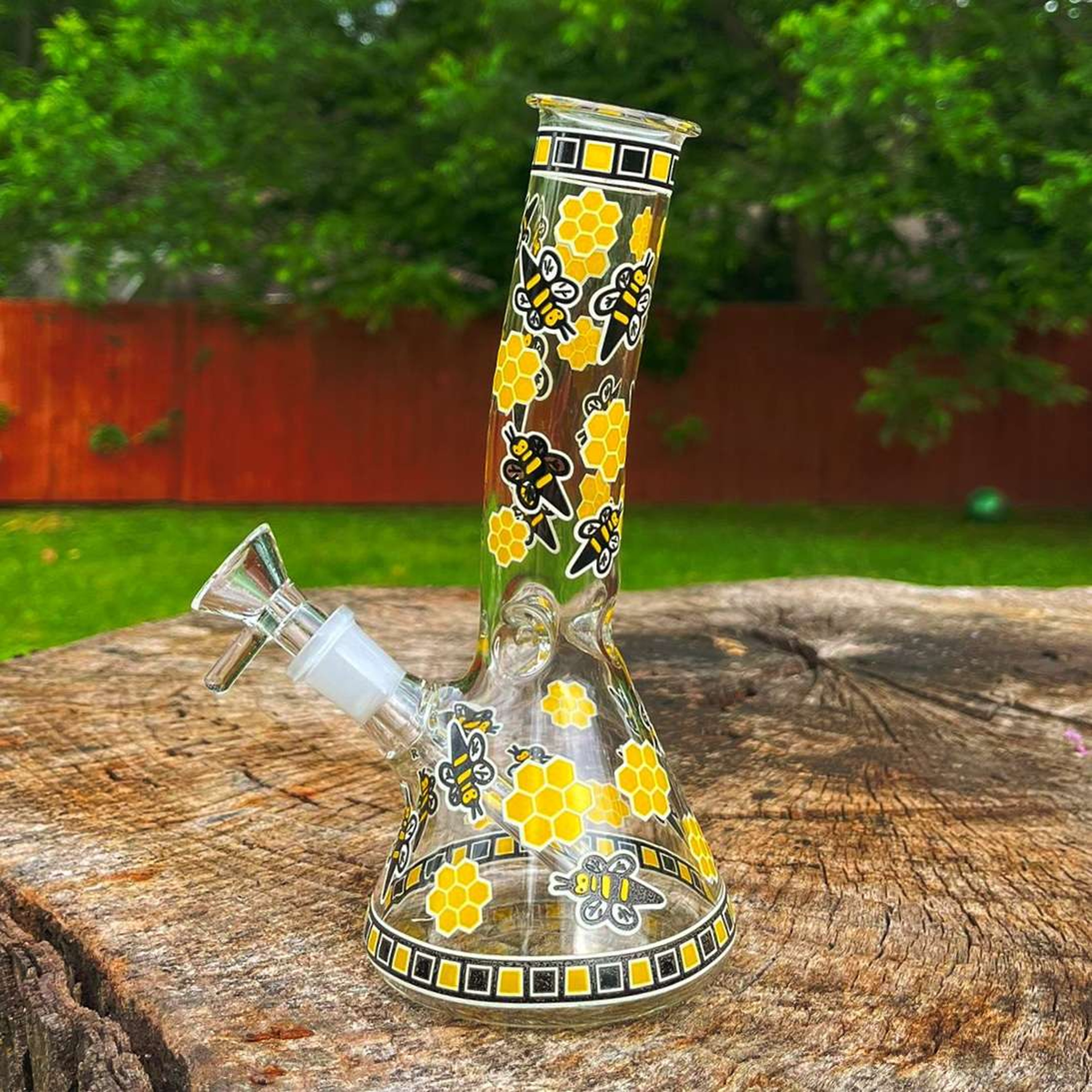 Preview pic of 8" Yellow Honeybee Glass Bong Rig 