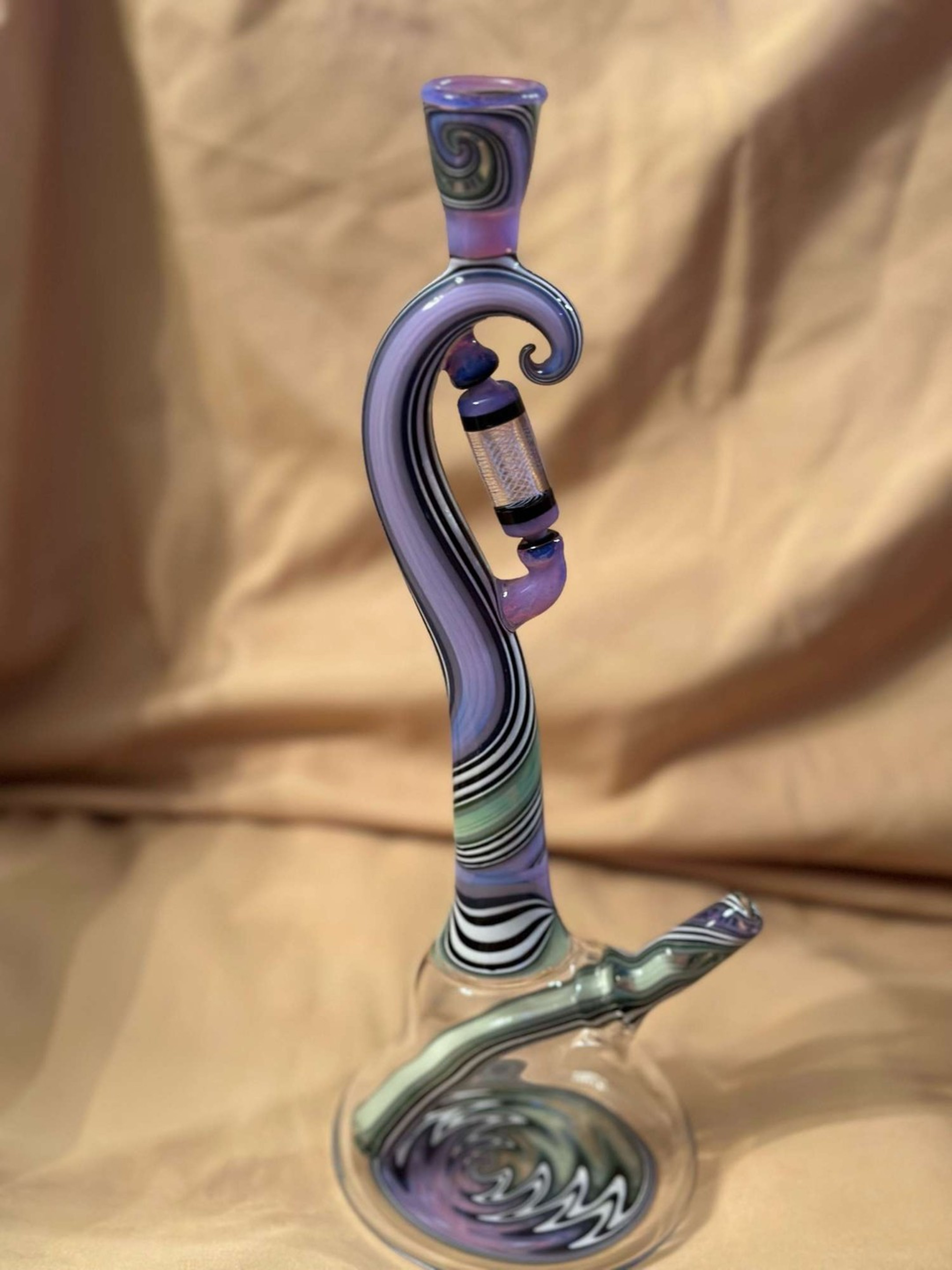 Spinner image 0