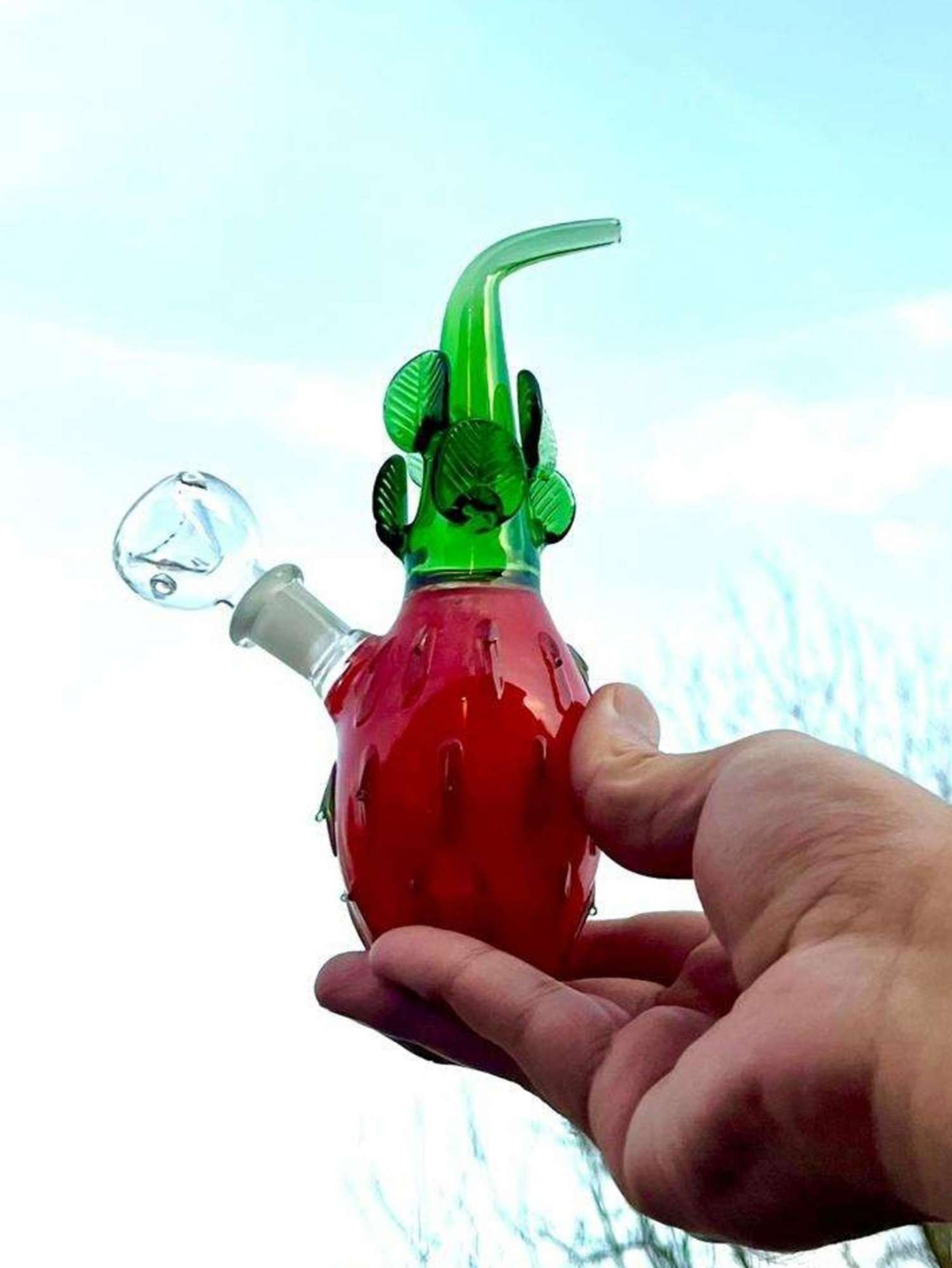 Preview pic of 6" Mini Strawberry Glass Rig