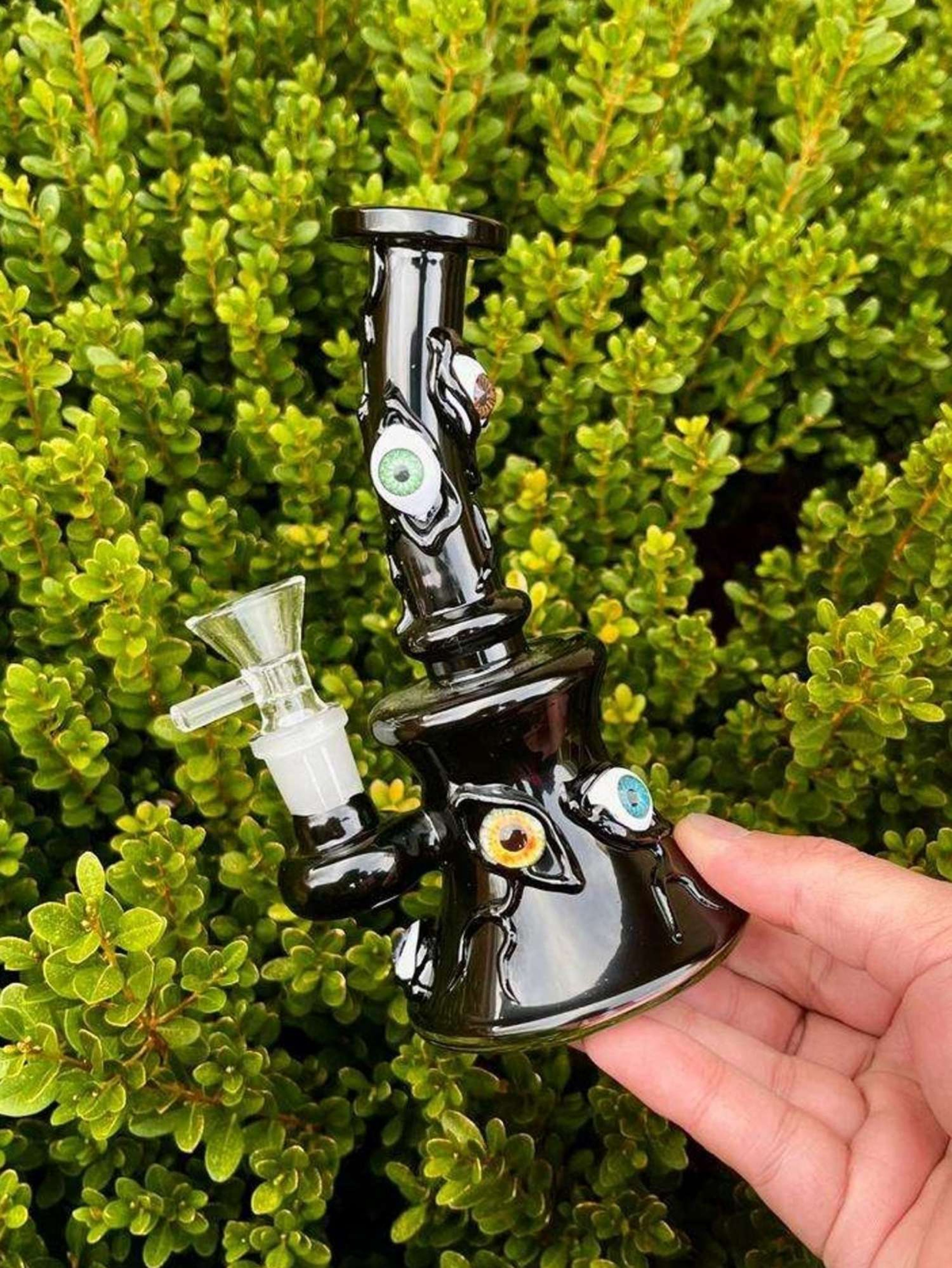 Preview pic of 7" Eye Monster Bong Rig
