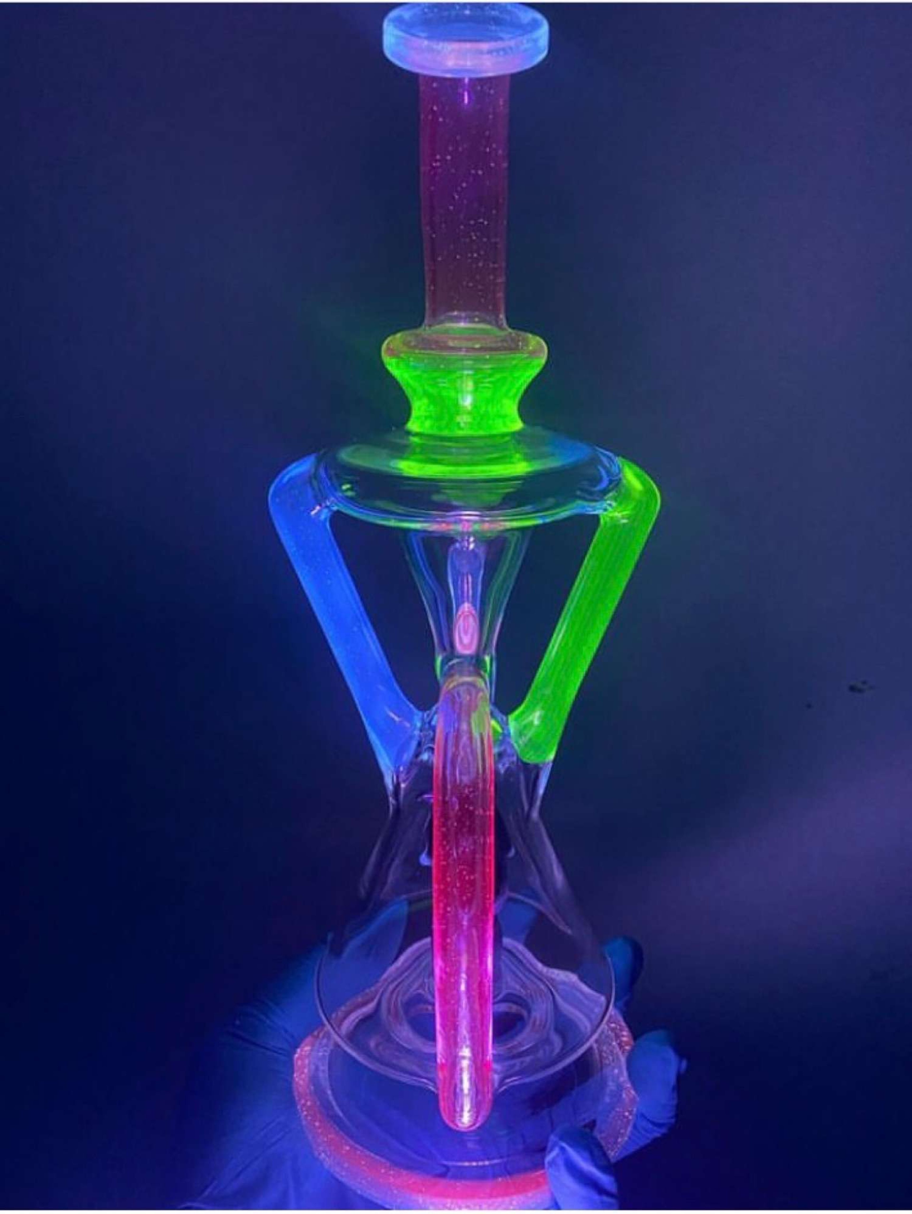 Uzzi_glass / recycler / UV image 0