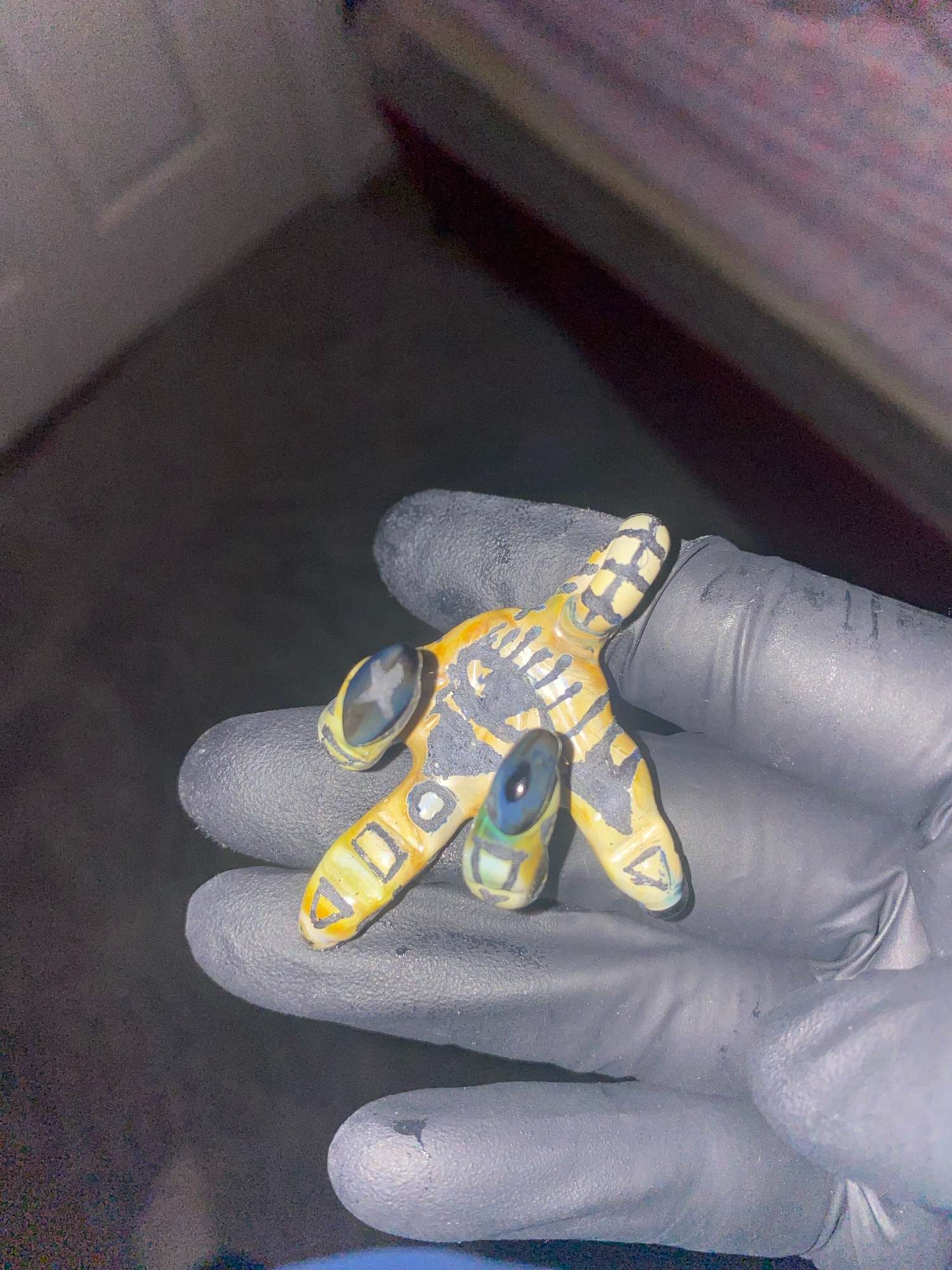 Glassbygehrig engraved middle finger pendant image 0