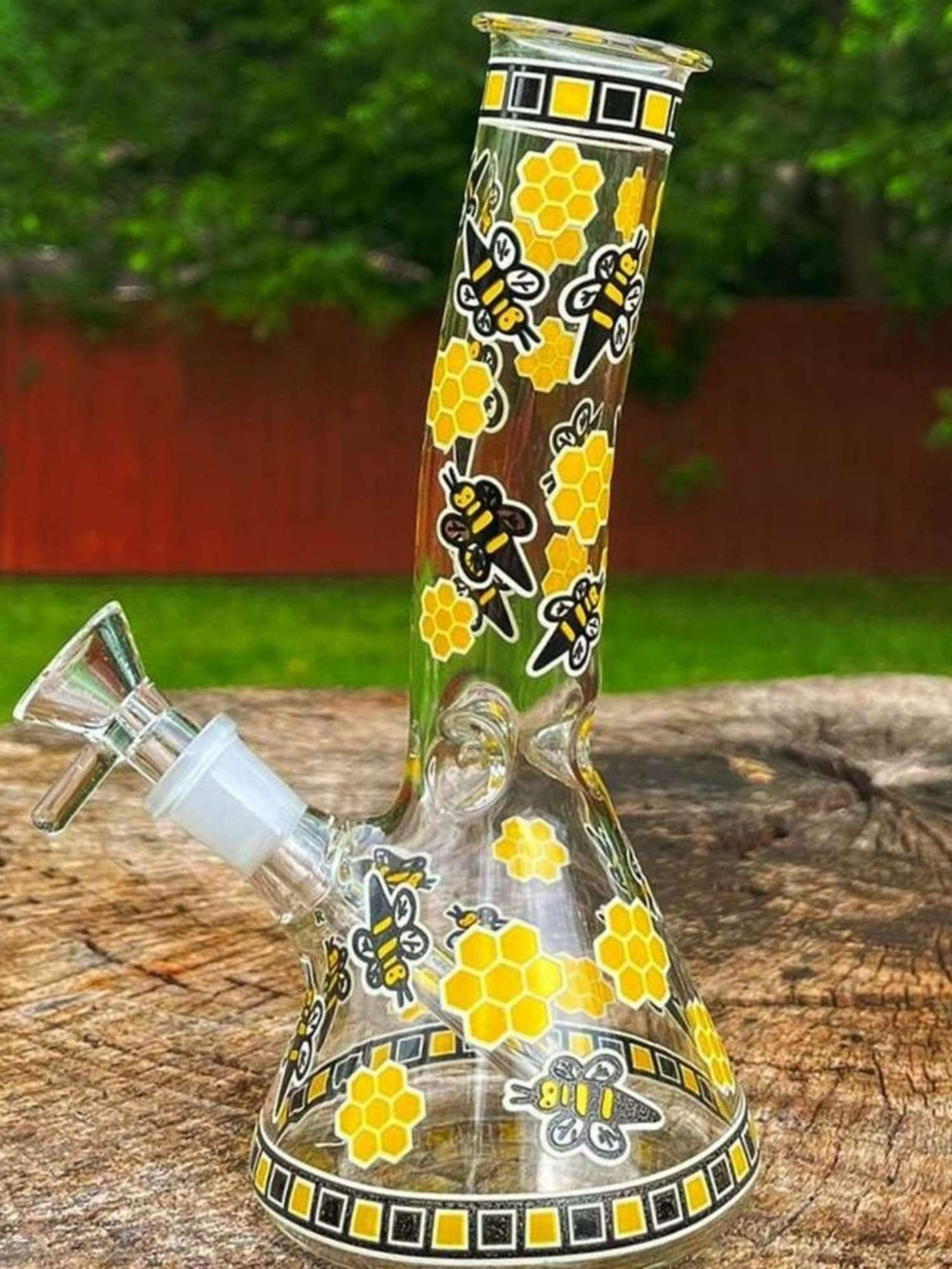Preview pic of 8" Yellow Honeybee Glass Bong