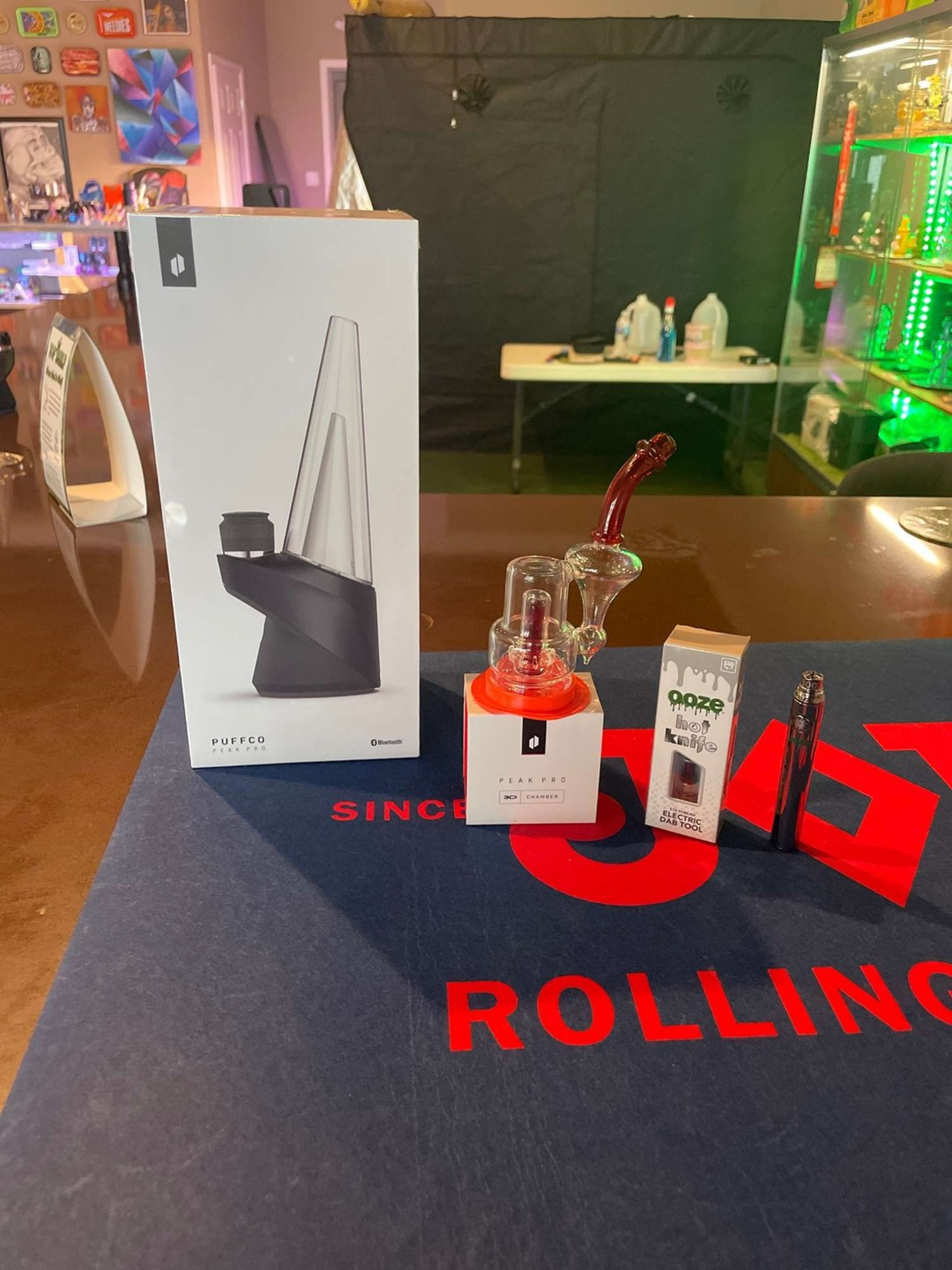 Preview pic of Puffco bundle deal (Brand new )