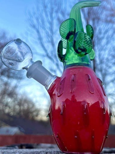 Preview pic of 6" Mini Strawberry Glass Rig