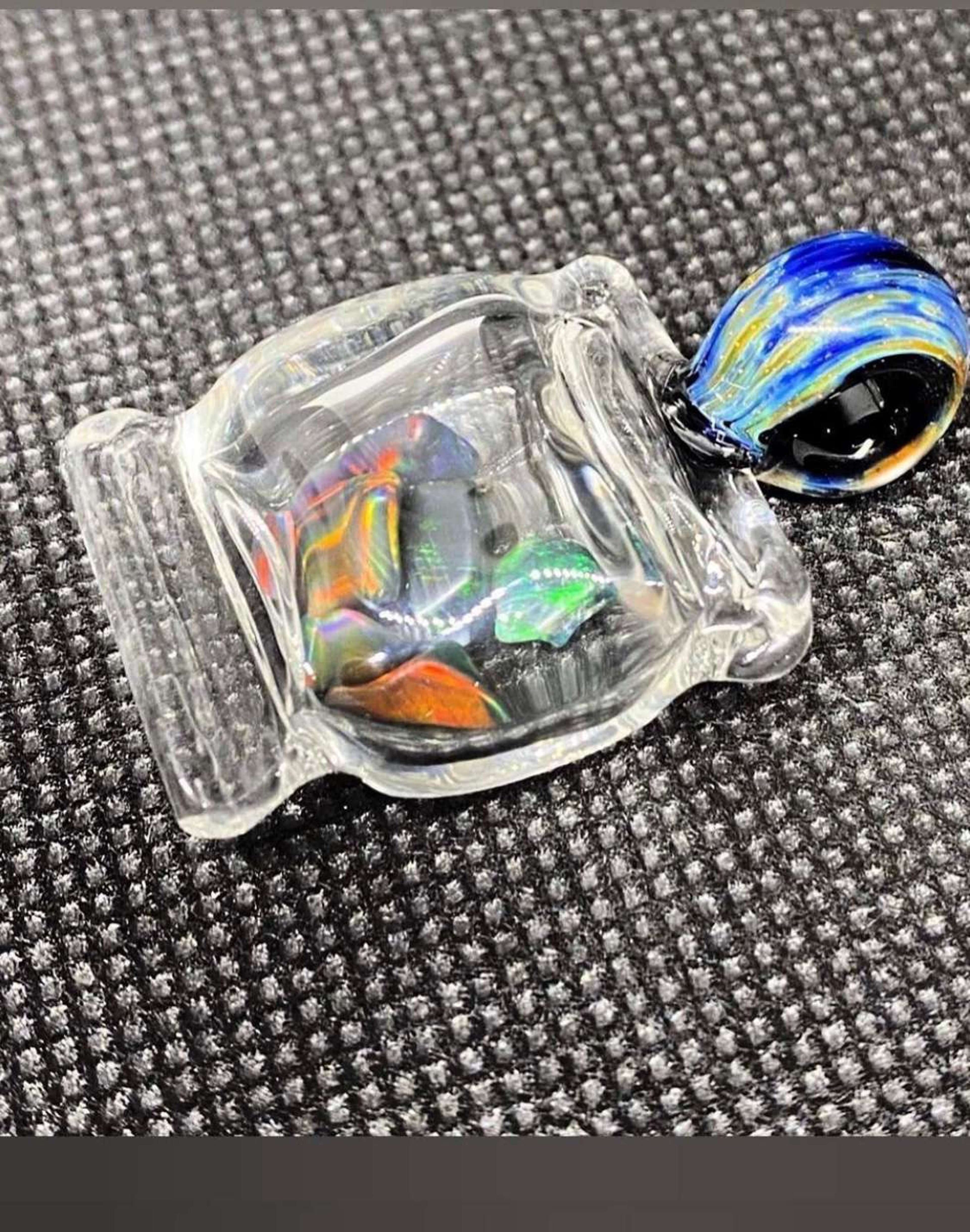 Preview pic of Lapierre glass pendy 