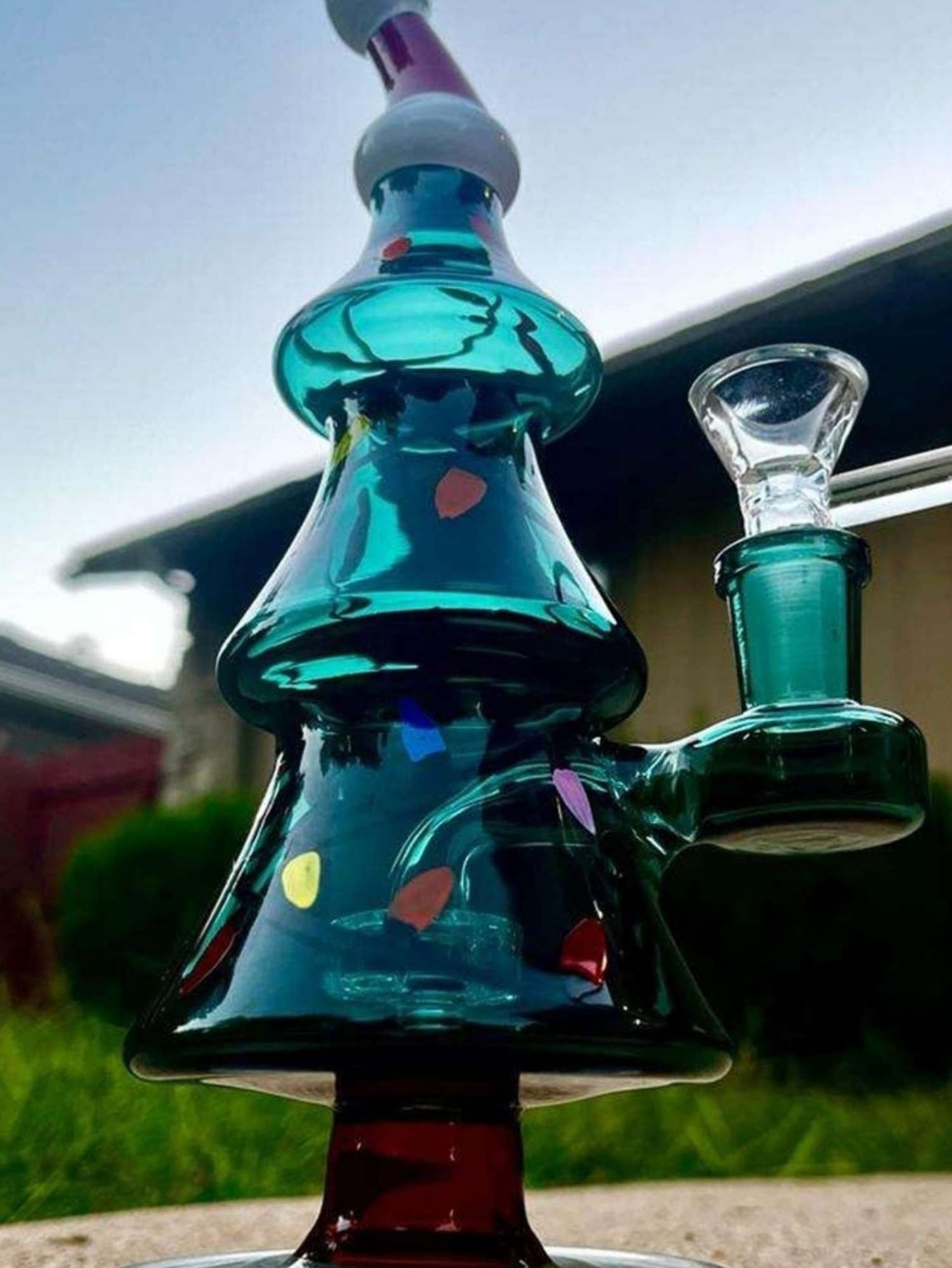 Preview pic of 9" Christmas Tree Bong Rig