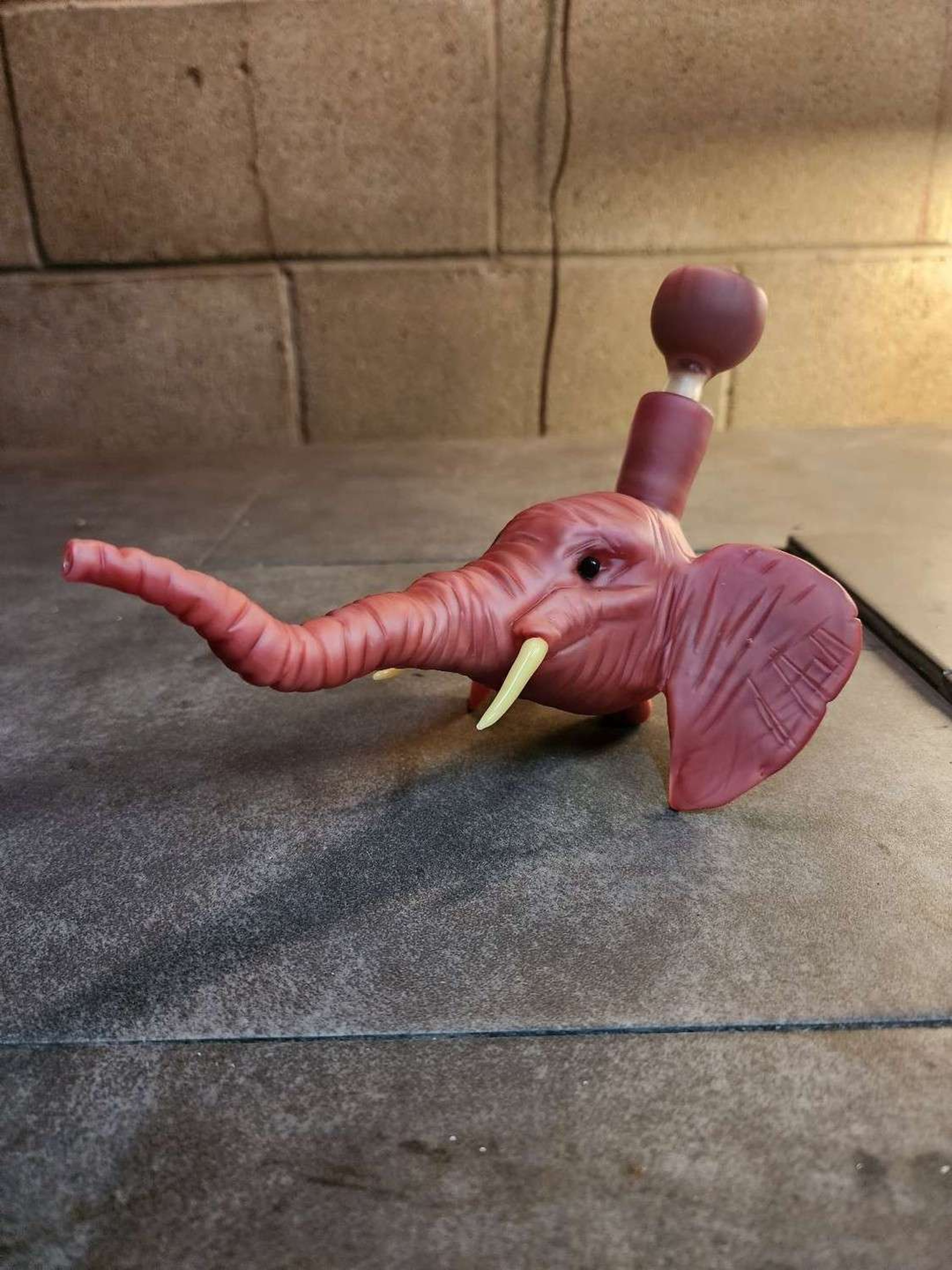 Preview pic of Sculpted elephant head rig