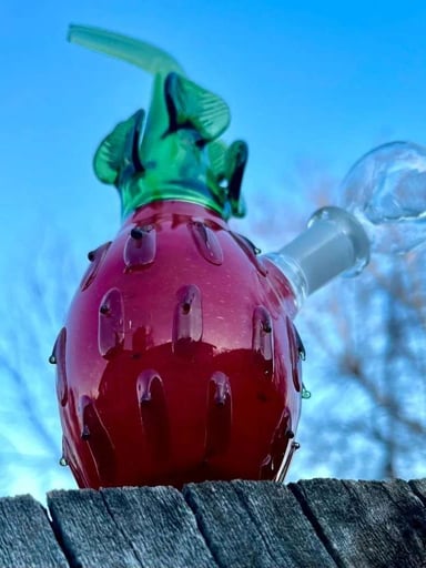 Preview pic of 6" Mini Strawberry Glass Rig 