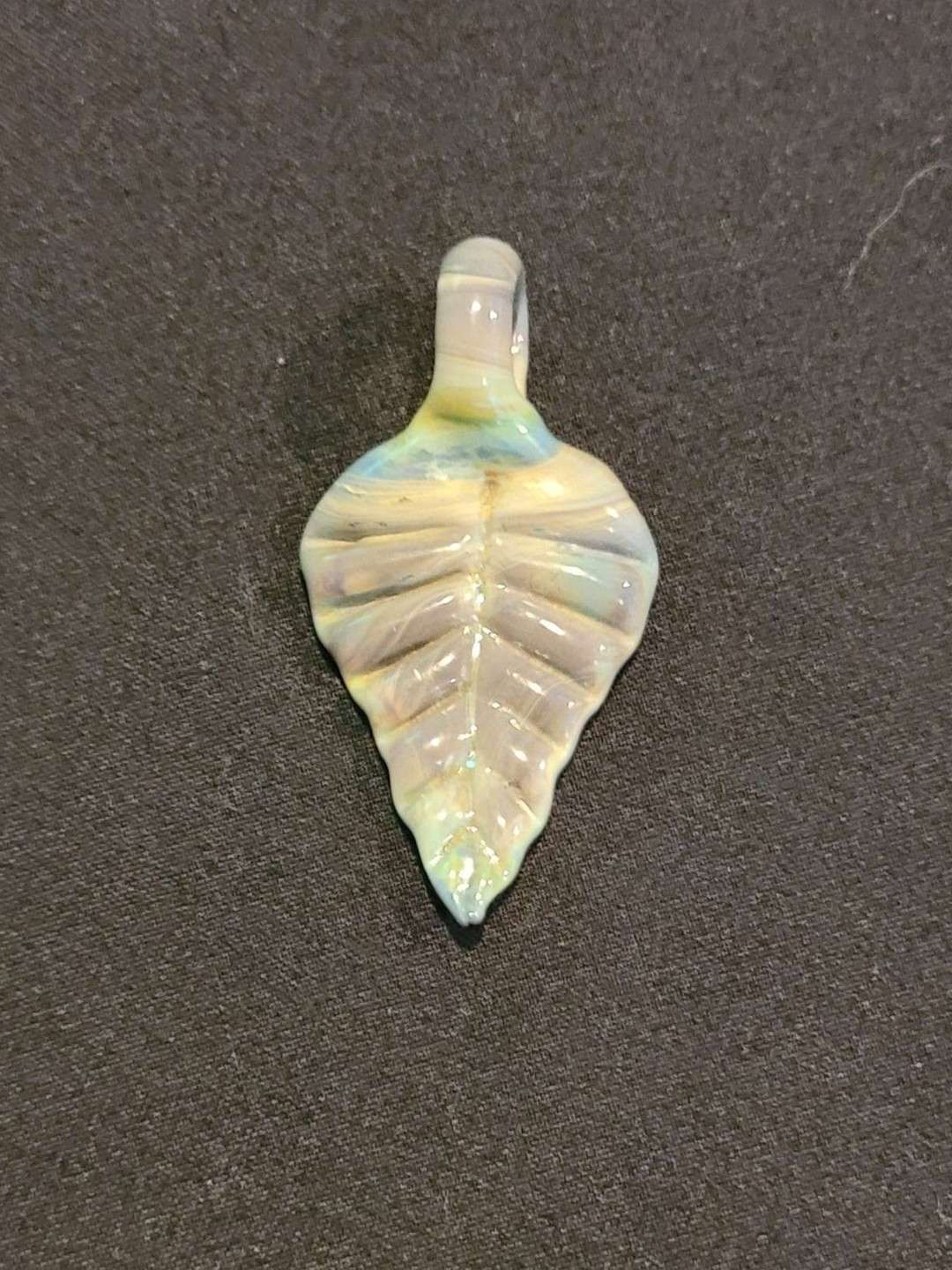 Preview pic of Leaf pendant #1