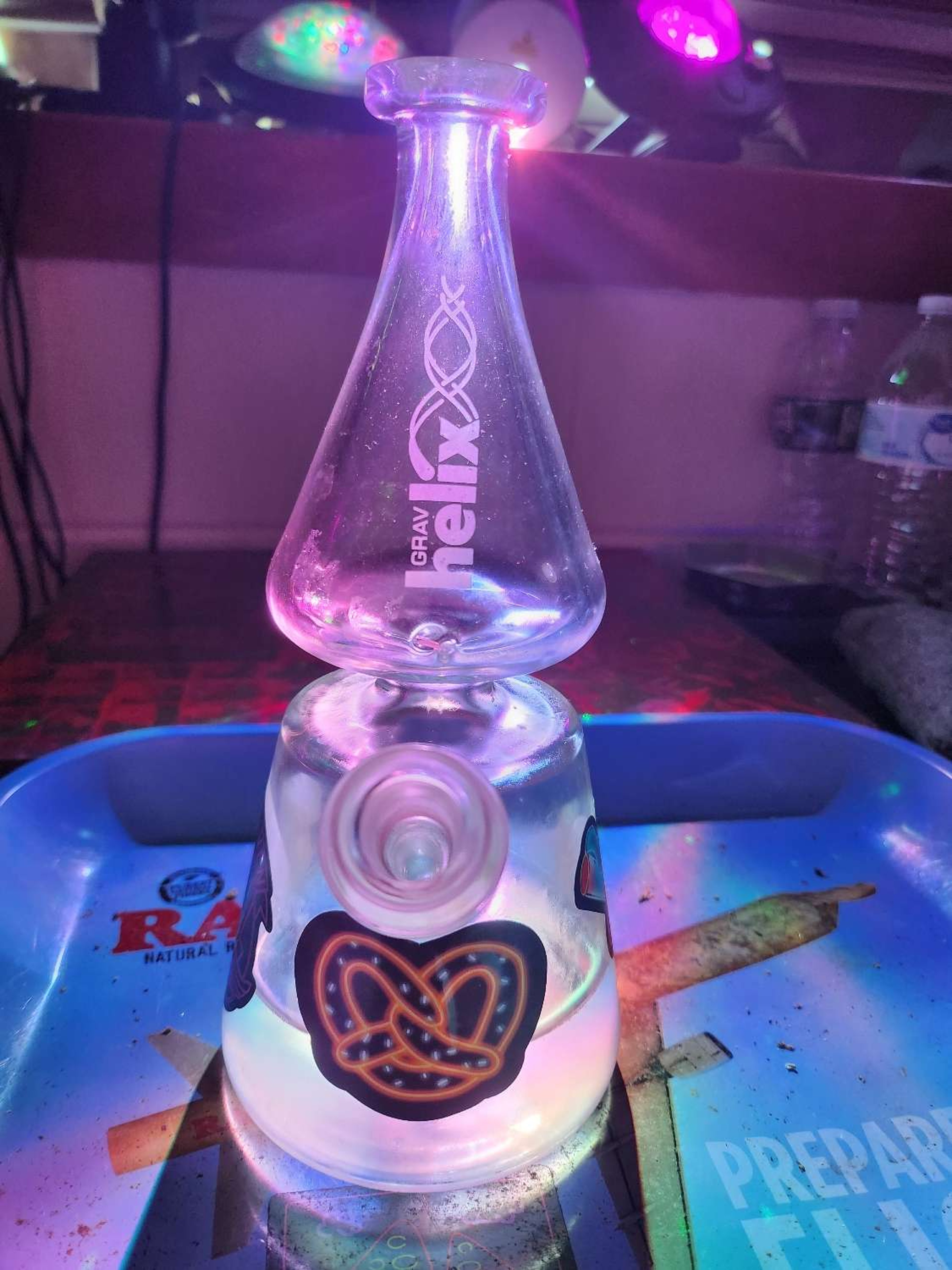 Preview pic of HELIX™ CLEAR BEAKER BASE WATER PIPE
