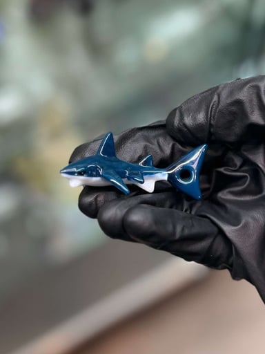 Preview pic of Beautiful Liz Wright Peacock Glass Shark Pendant