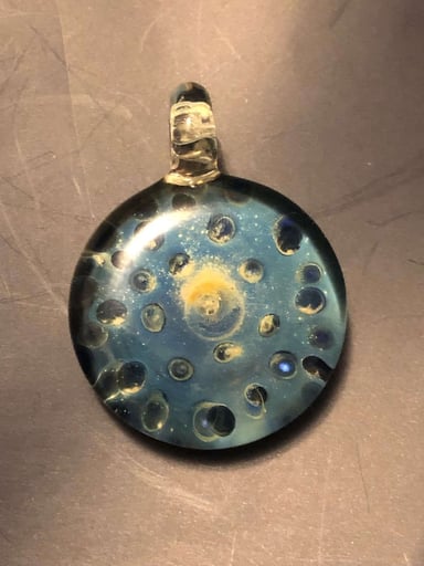 Preview pic of Dot pendant 