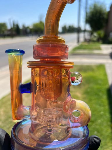 Preview pic of Bronx Glass – 14mm Gold Fumed Klein