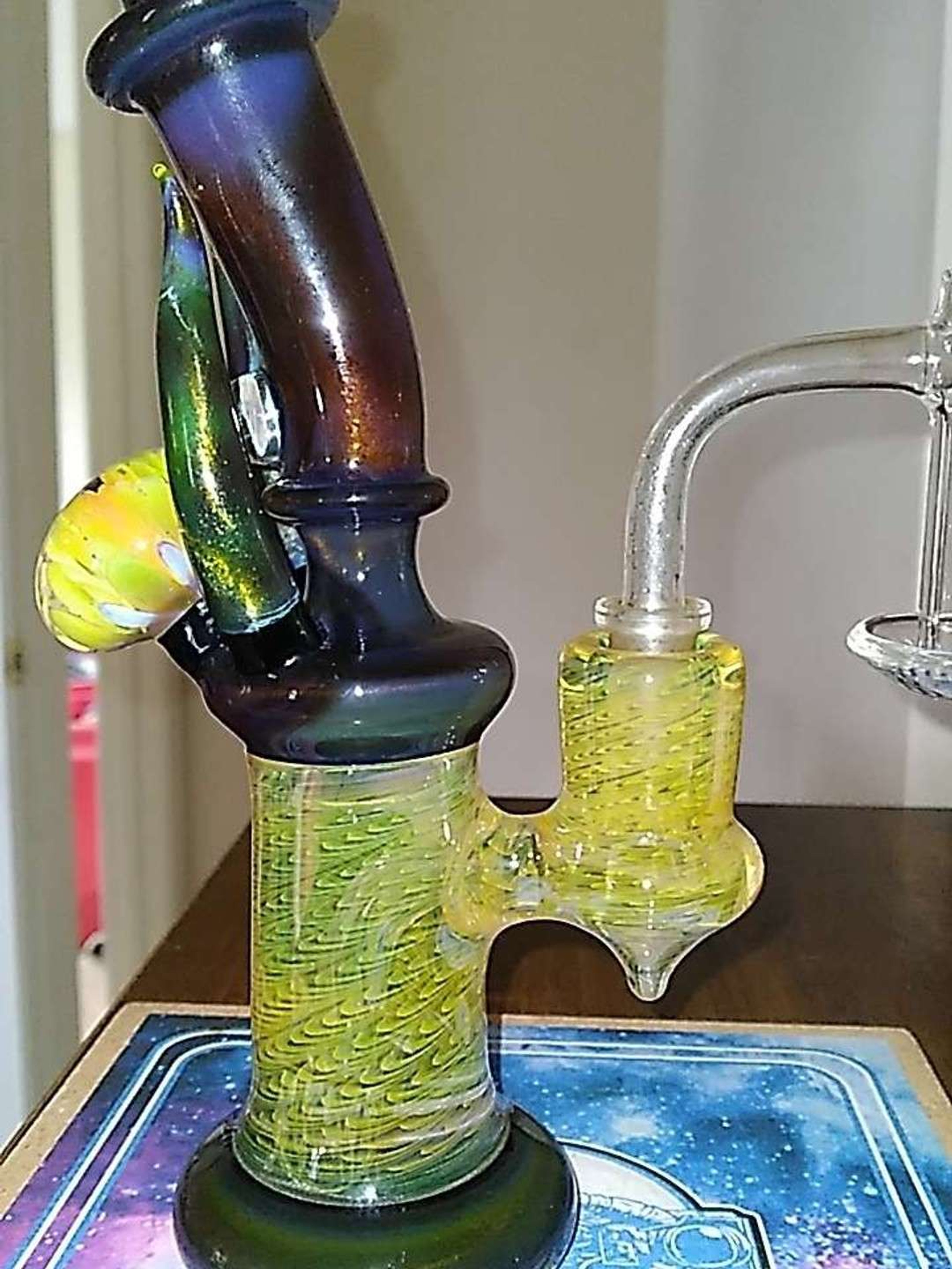 Hipposglass fully worked wrap and rake banger hanger image 0