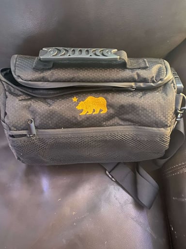 Preview pic of Cali crusher bong/rig bag