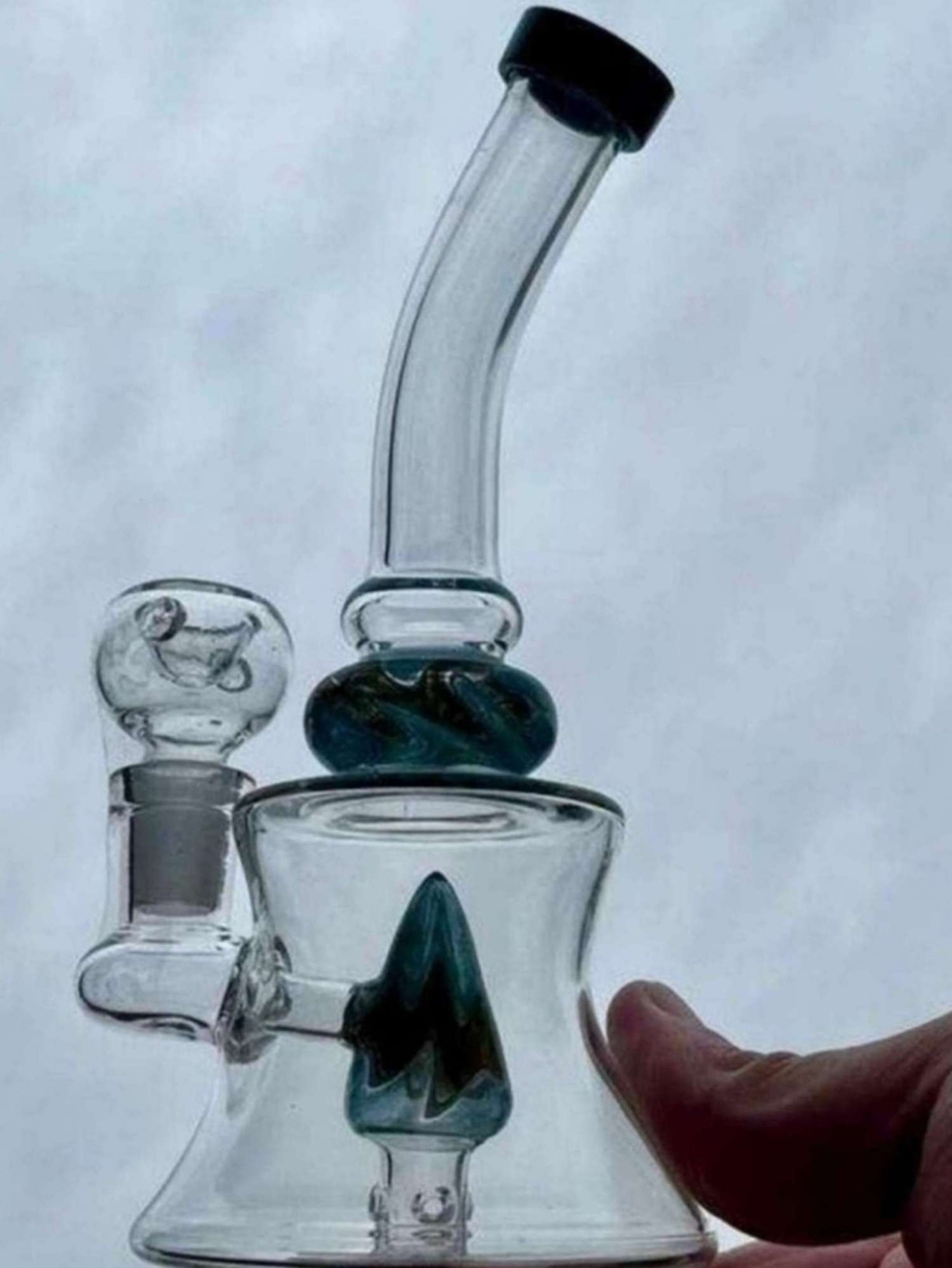 Preview pic of 7" Recycler Glass Bong Rig