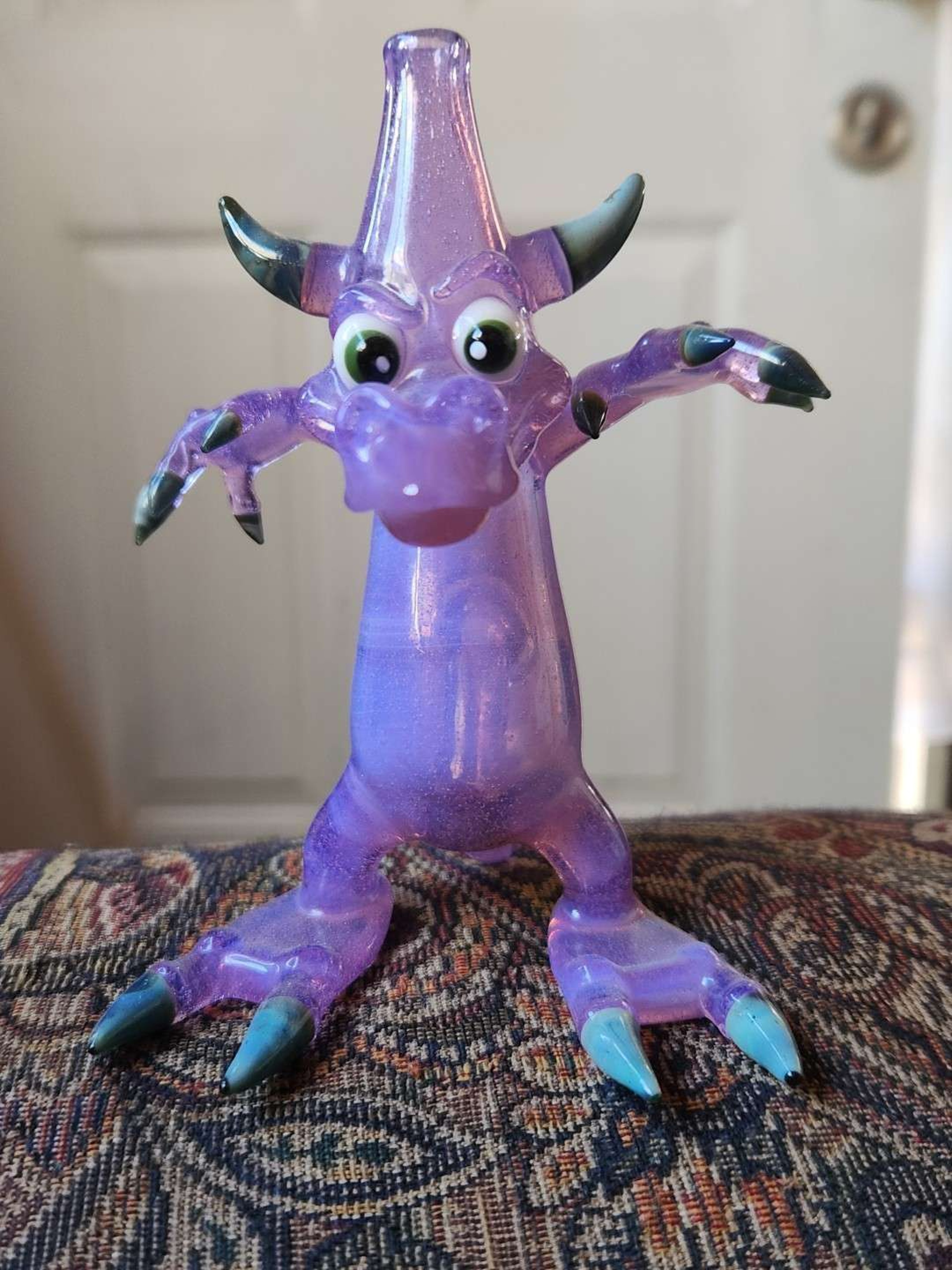 Preview pic of Cal Smith glass dragon