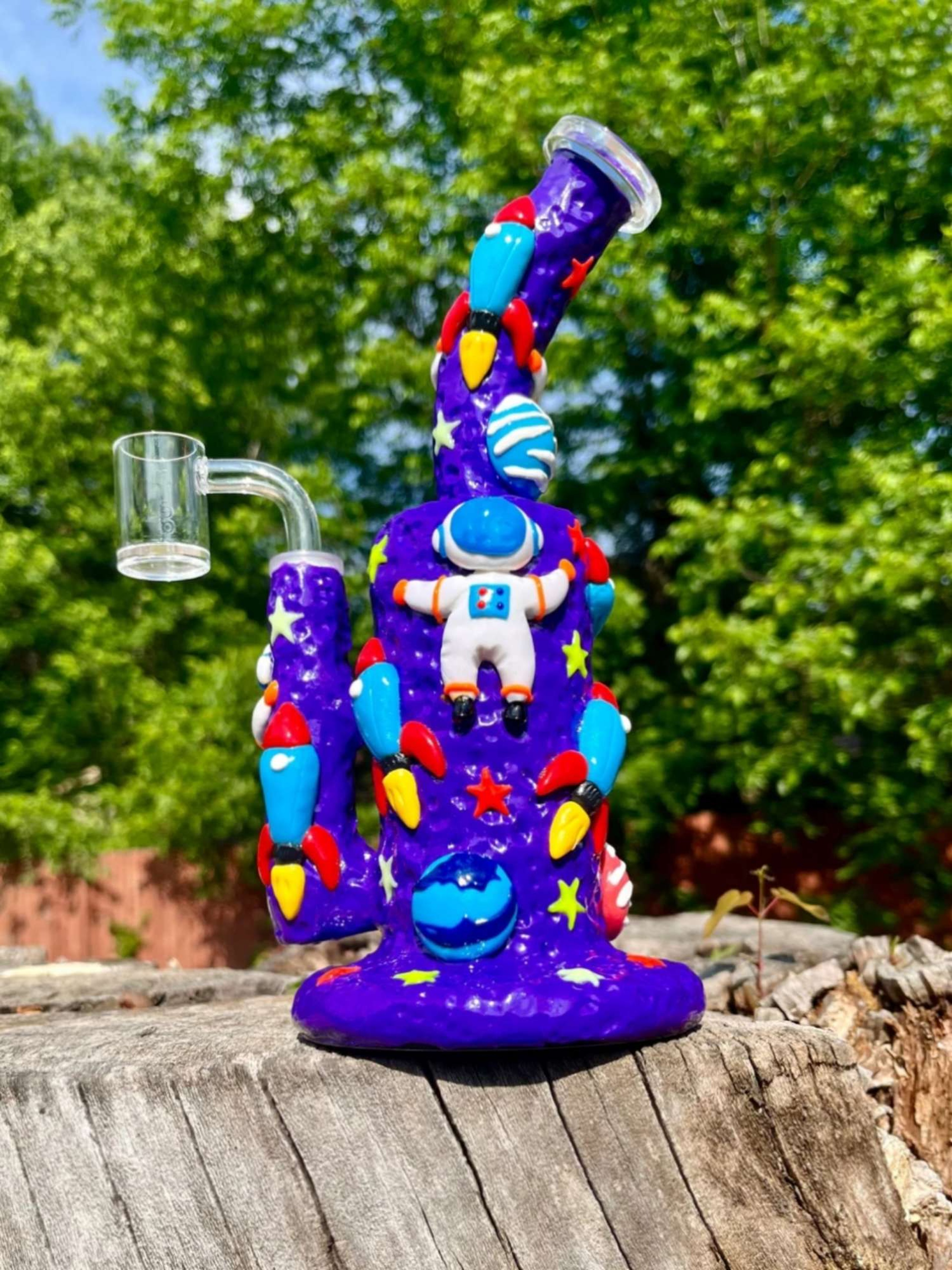 9" Rig Water Pipe Bong with Purple Ceramic, Honeycomb Percolator, and Outer Space Design
image 0