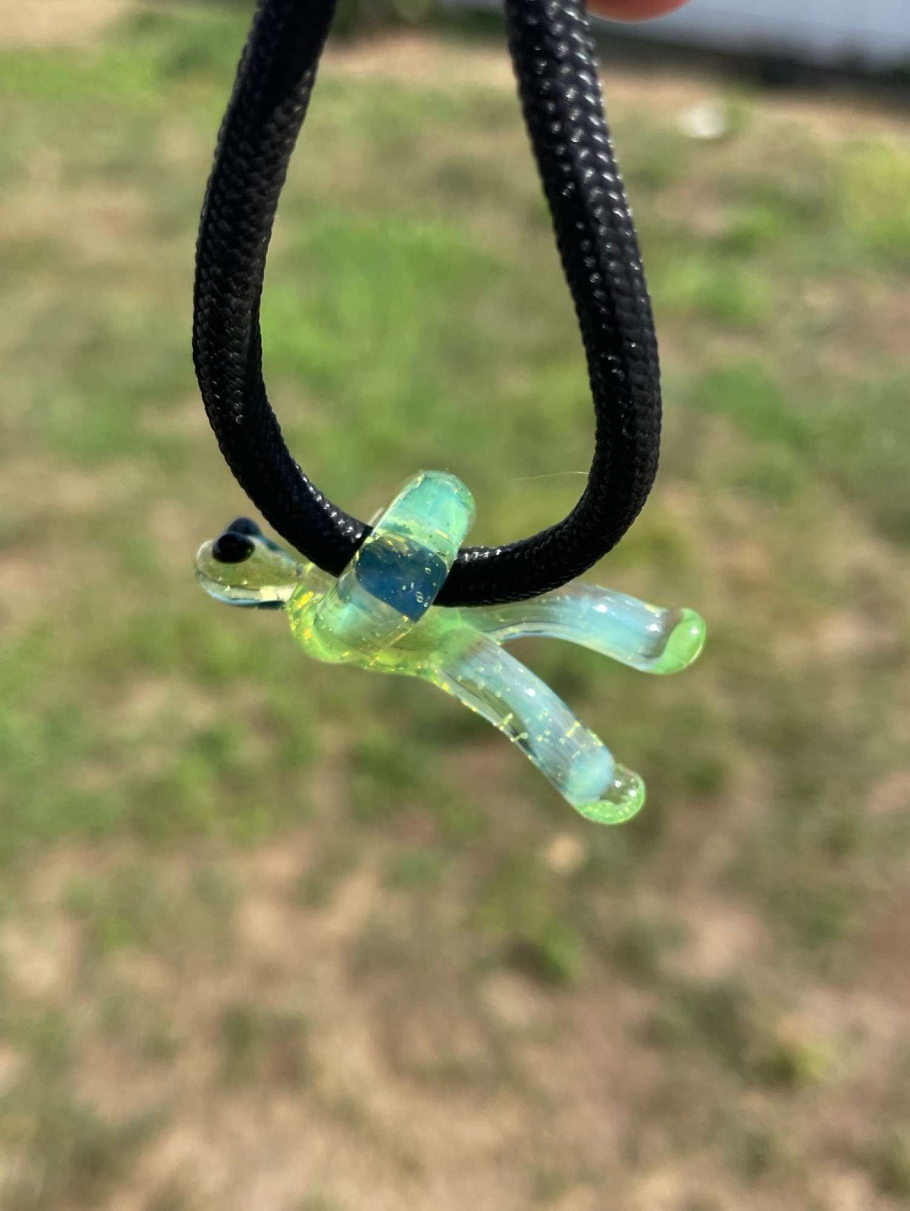 Preview pic of Alien Variant “Hangin’ in There” Pendant