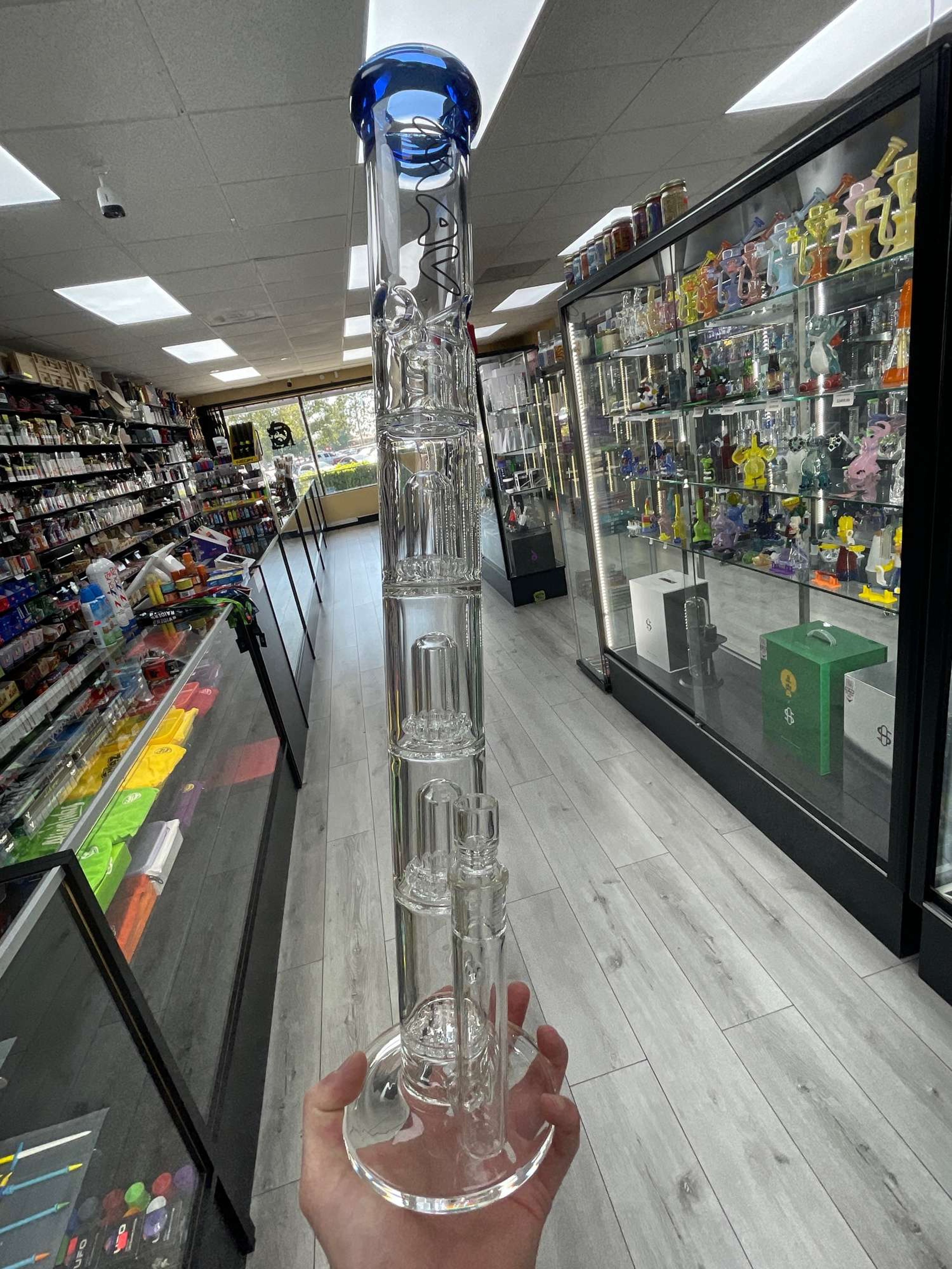 Mav 20.5” straight tube. 3 UFO percs 1 honeycomb perc and 1 splash guard image 0