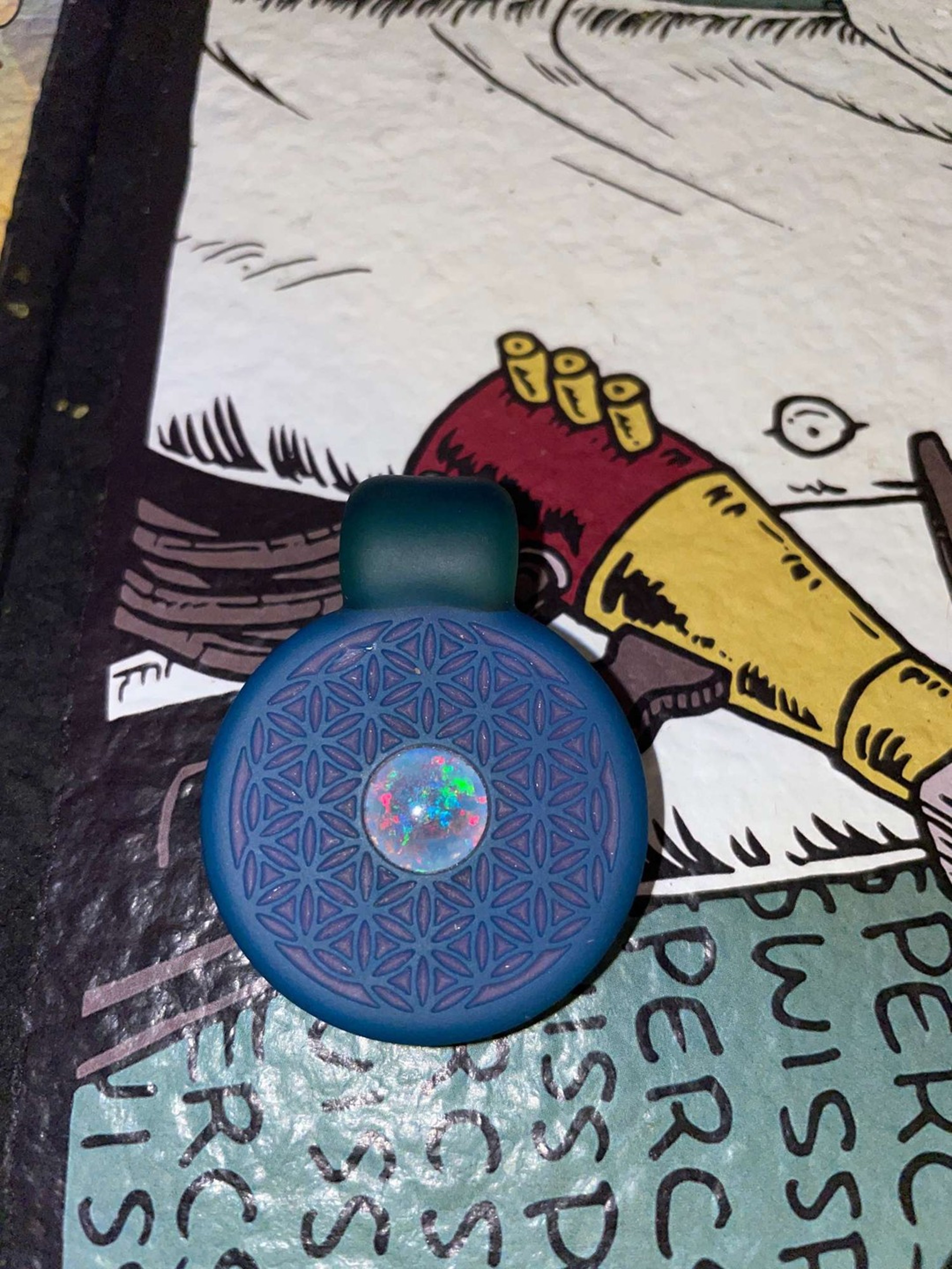 Preview pic of Glassmaze pendant 