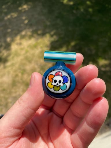 Preview pic of Hendy Flower skull pendant