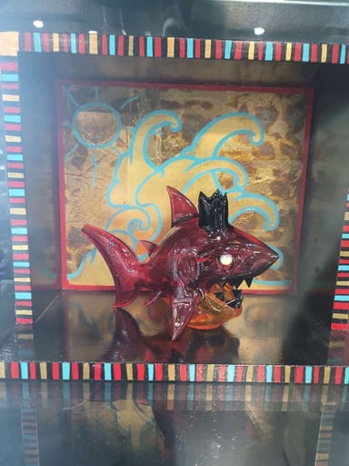 Preview pic of Niko Cray Shark with wall mount display