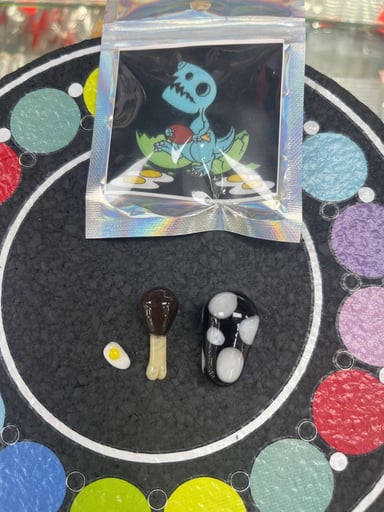 Preview pic of Enuff glass x bear quartz slurper set black