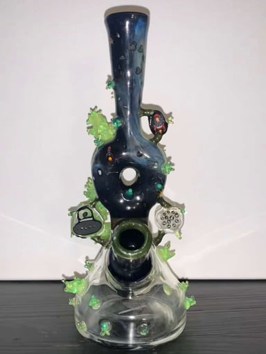 Preview pic of Gemini art glass Doughnut 