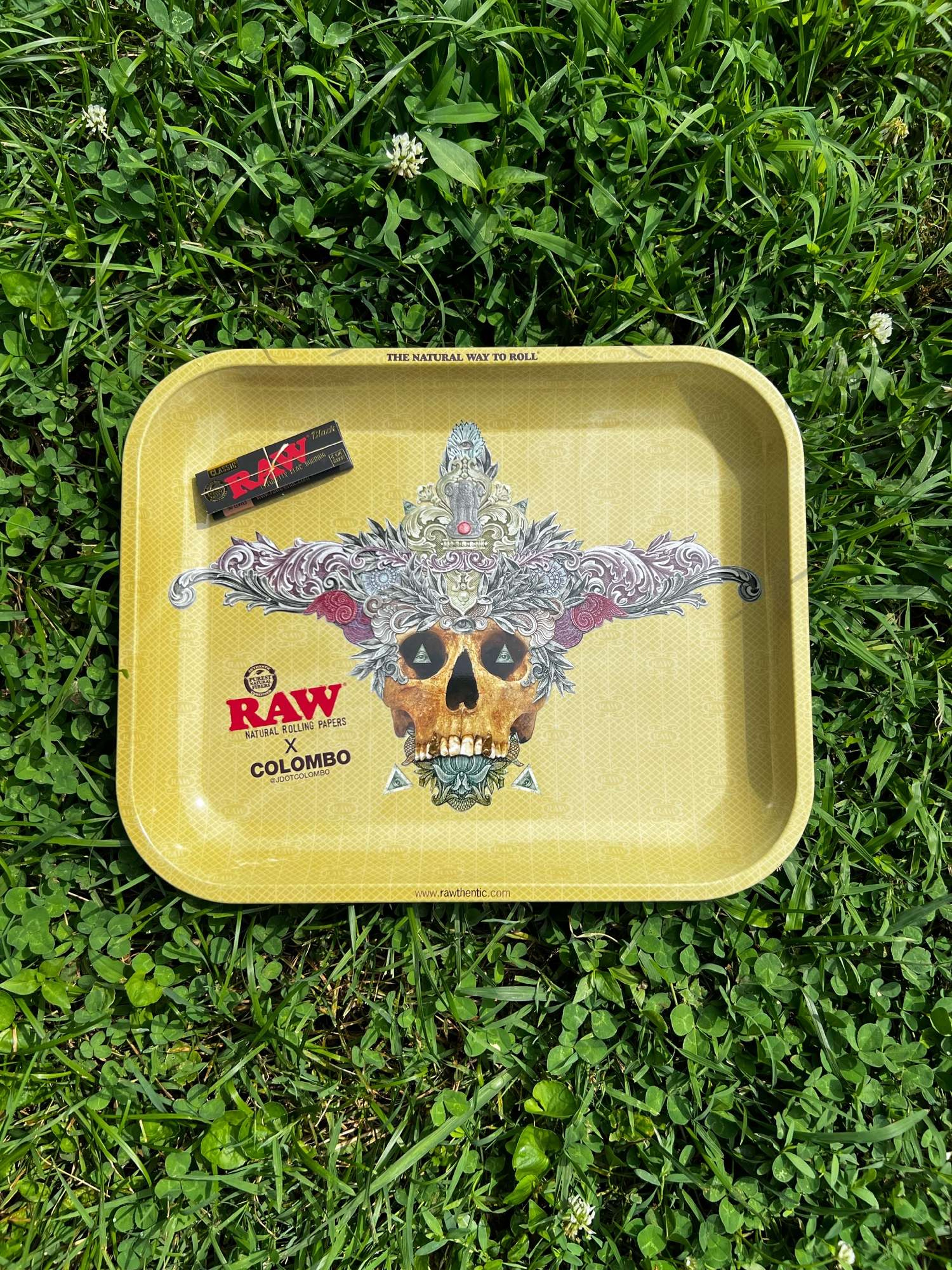 Preview pic of Raw x Colombo 11”x14” XL Rolling Tray with 1 Pack of Raw Black 1 1/4 Rolling Papers