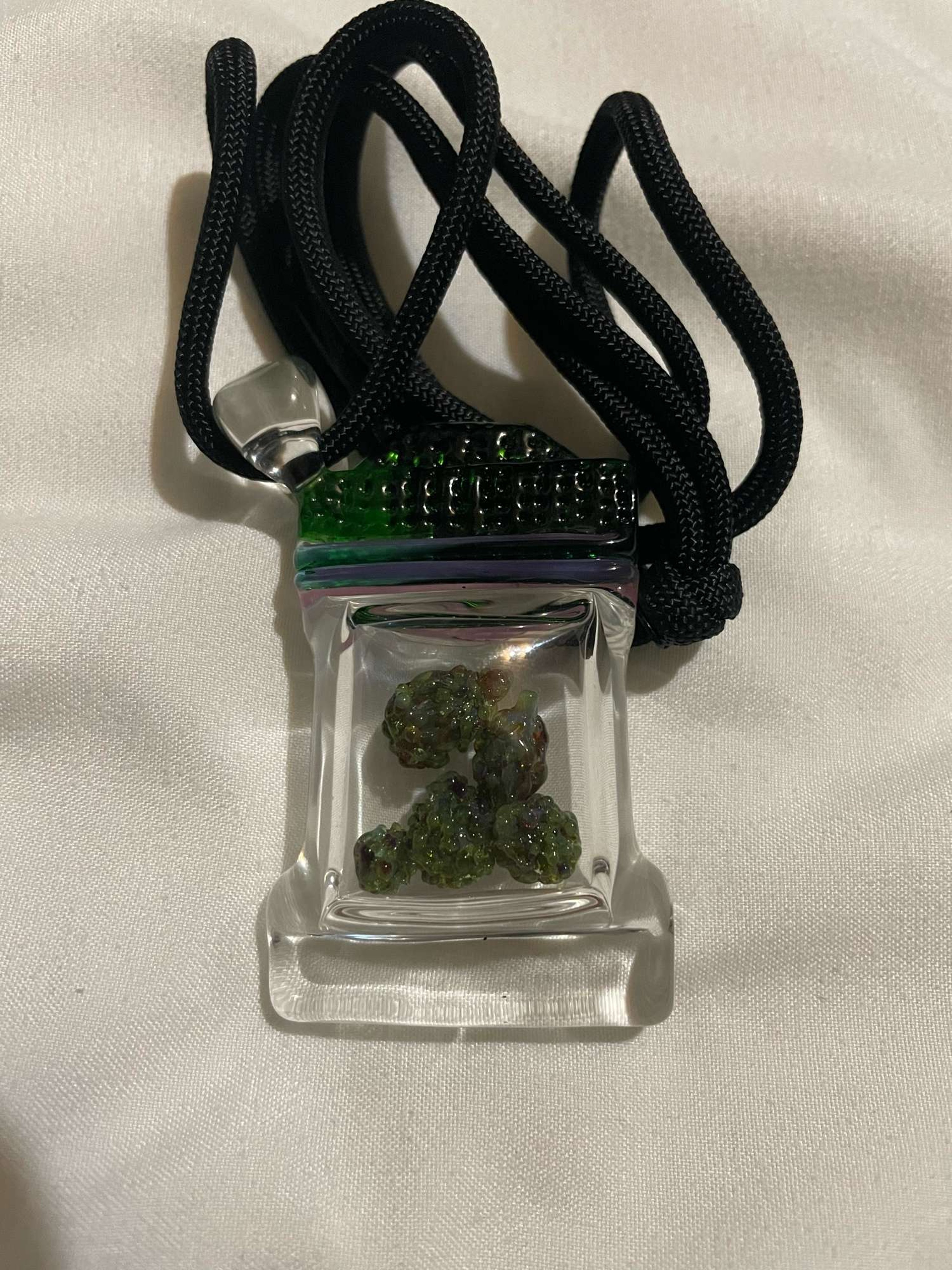 Bag of buds pendant image 0