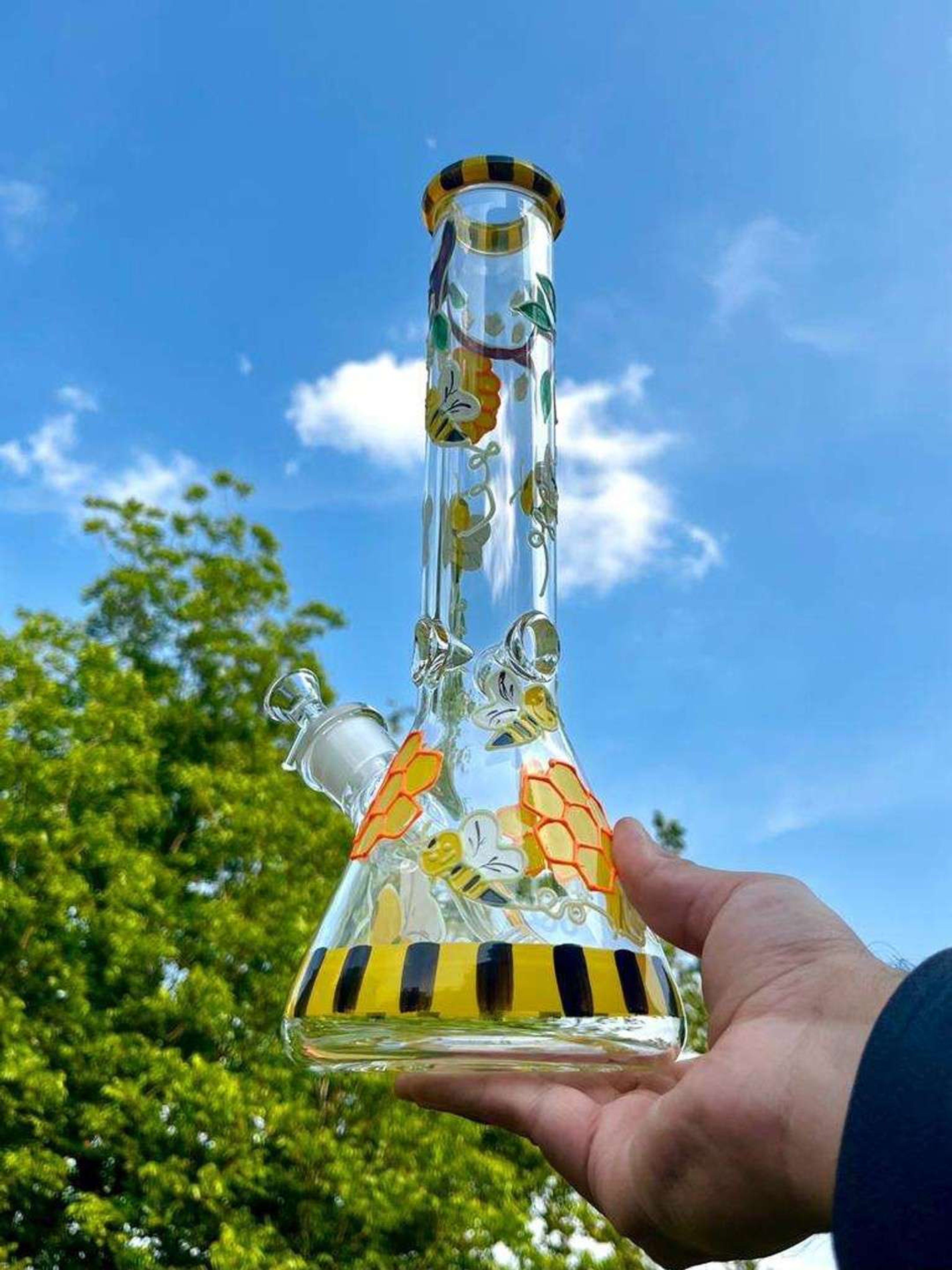 13" Glow in Dark Honeybee Beaker Rig image 0