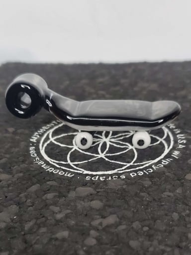 Preview pic of Skateboard pendant by sean5050