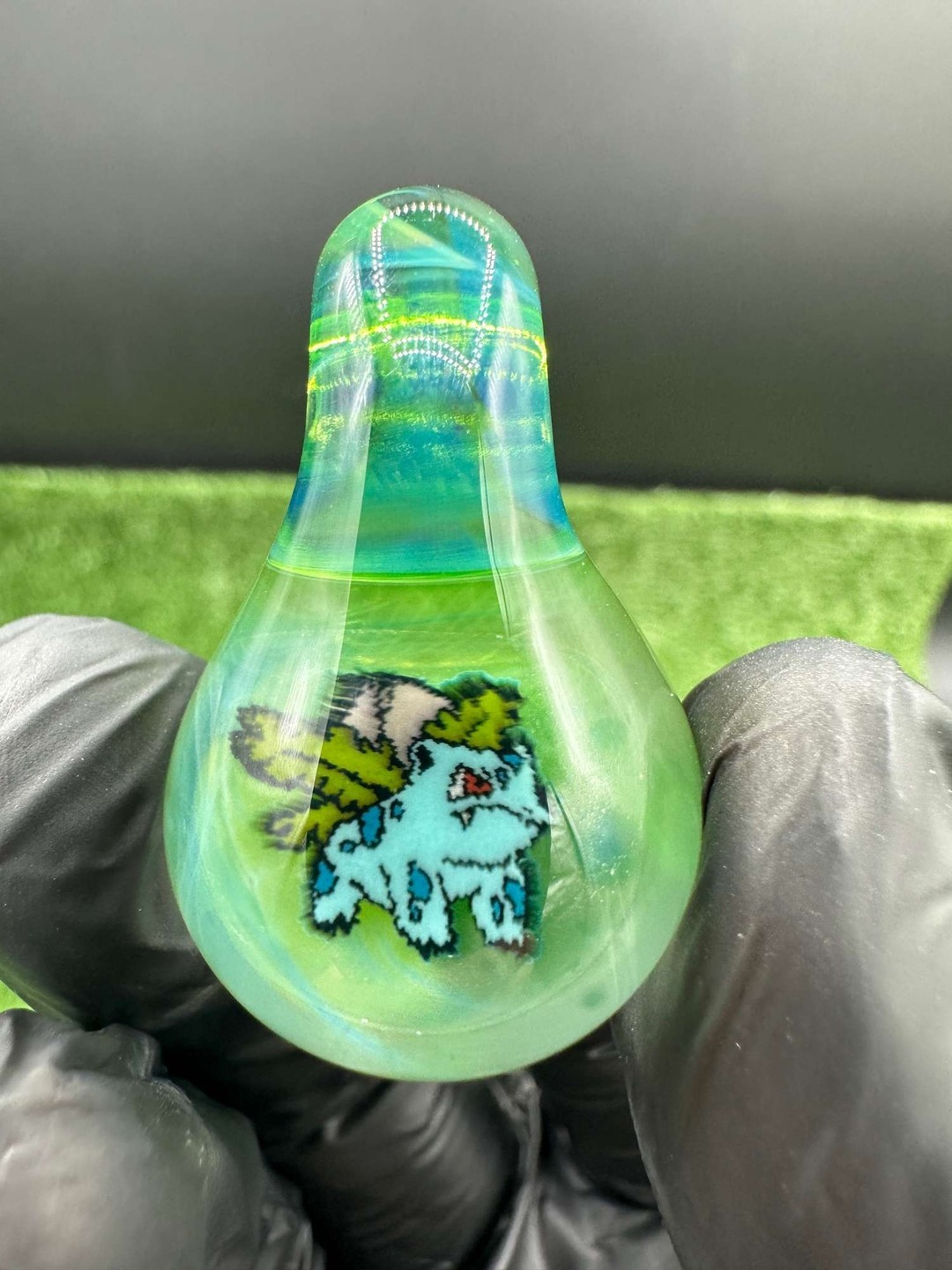 Keys Glass Ivysaur Green Pendent image 0