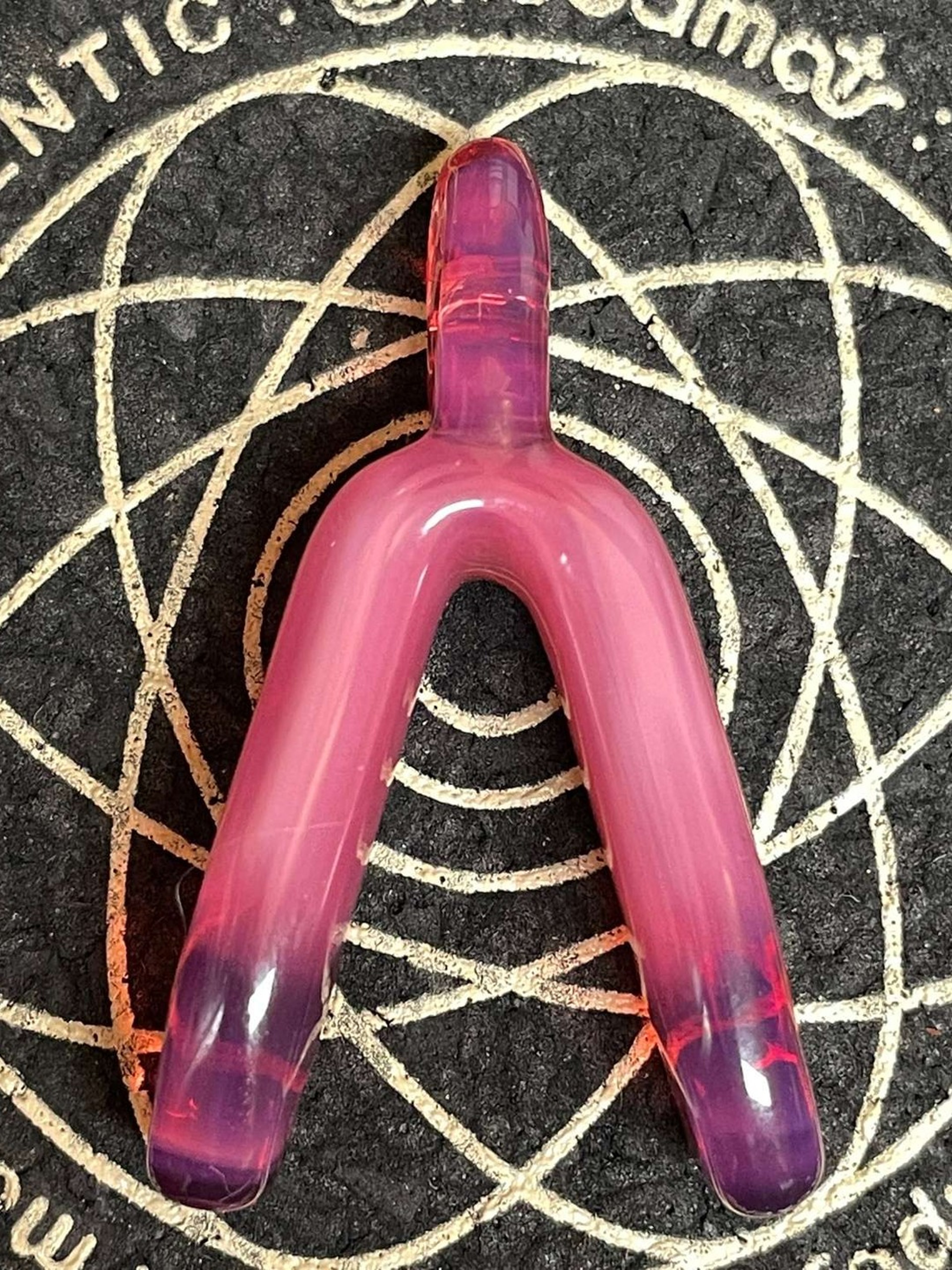 Preview pic of Kizmit Glass Wishbone Pendy in Telemagenta