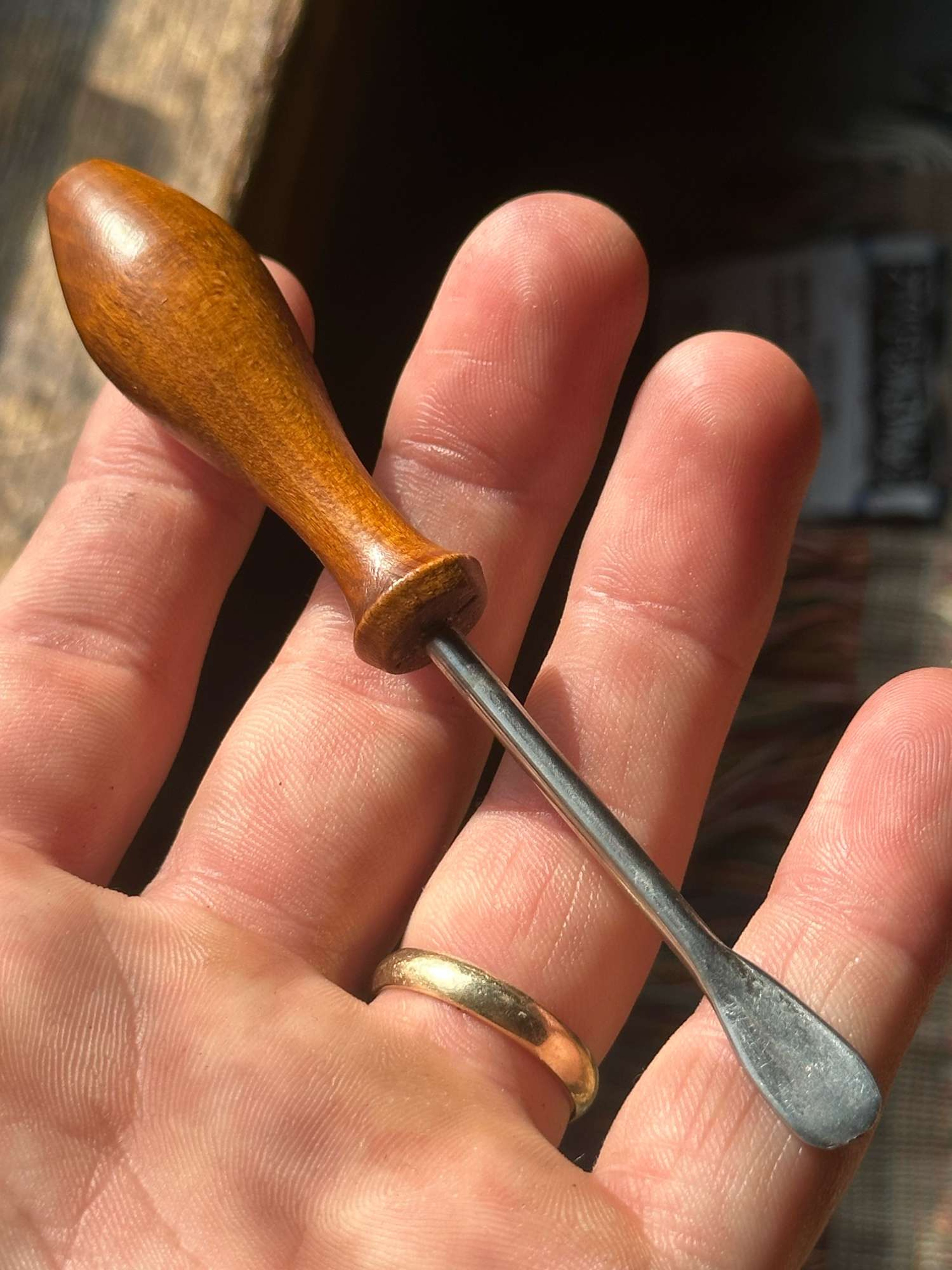 Wood handle dabber image 0