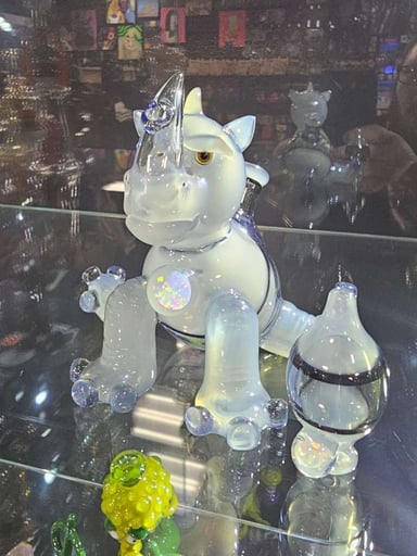 Preview pic of Domino Glass Potion Rhino Rig w/ Matching Carb Cap