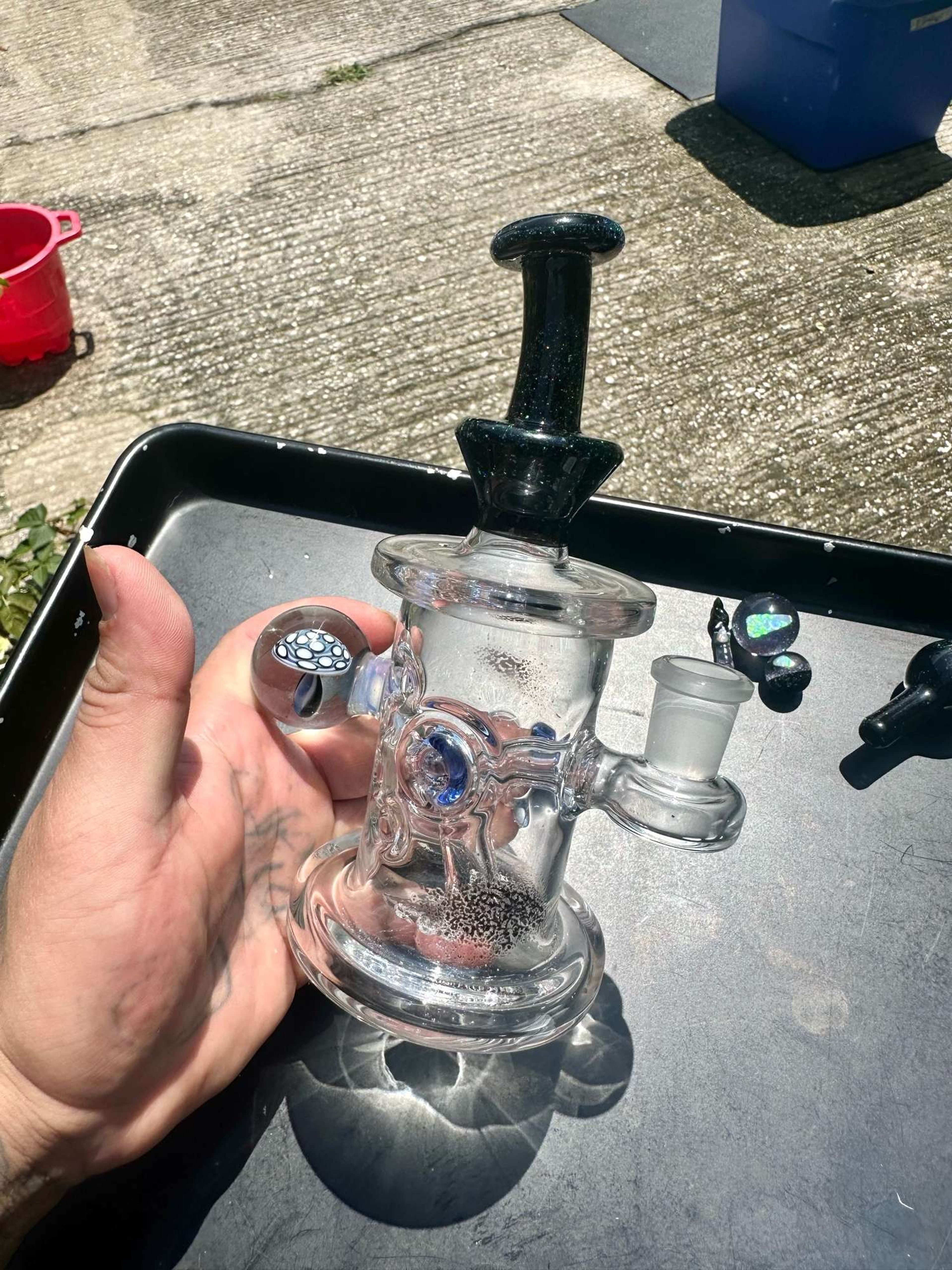 Preview pic of BKG x Skoeet glass mushroom rig